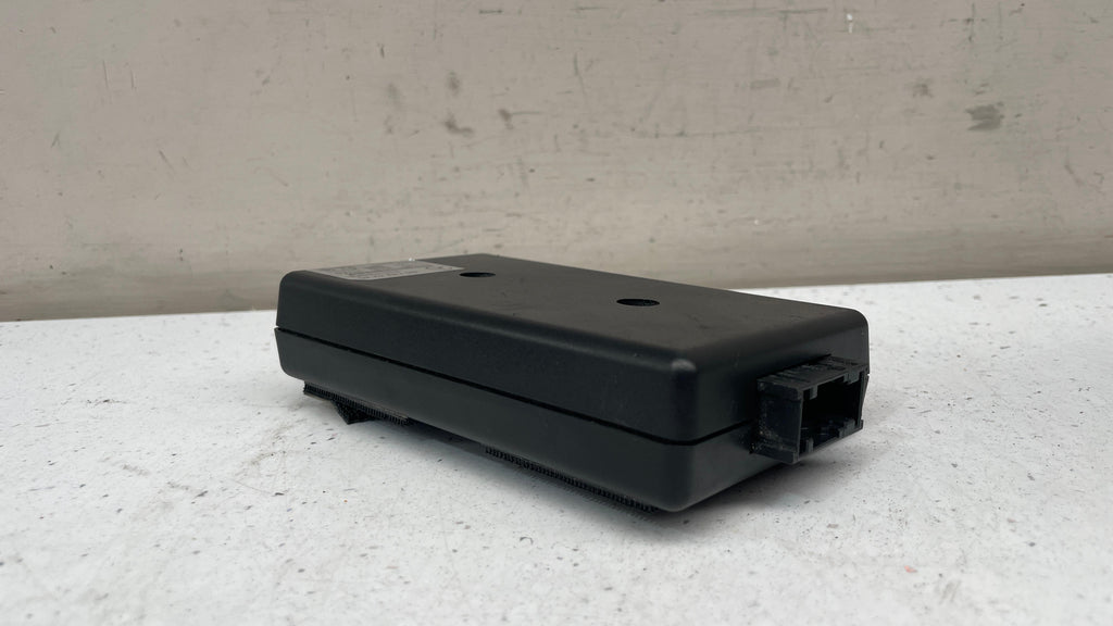 B67824245 MERCEDES W221 IPOD INTERFACE CONTROL MODULE