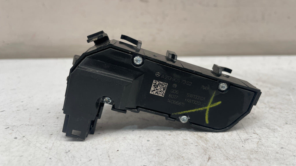 A2139057302 MERCEDES W213 FRONT LEFT SIDE SEAT HEATER