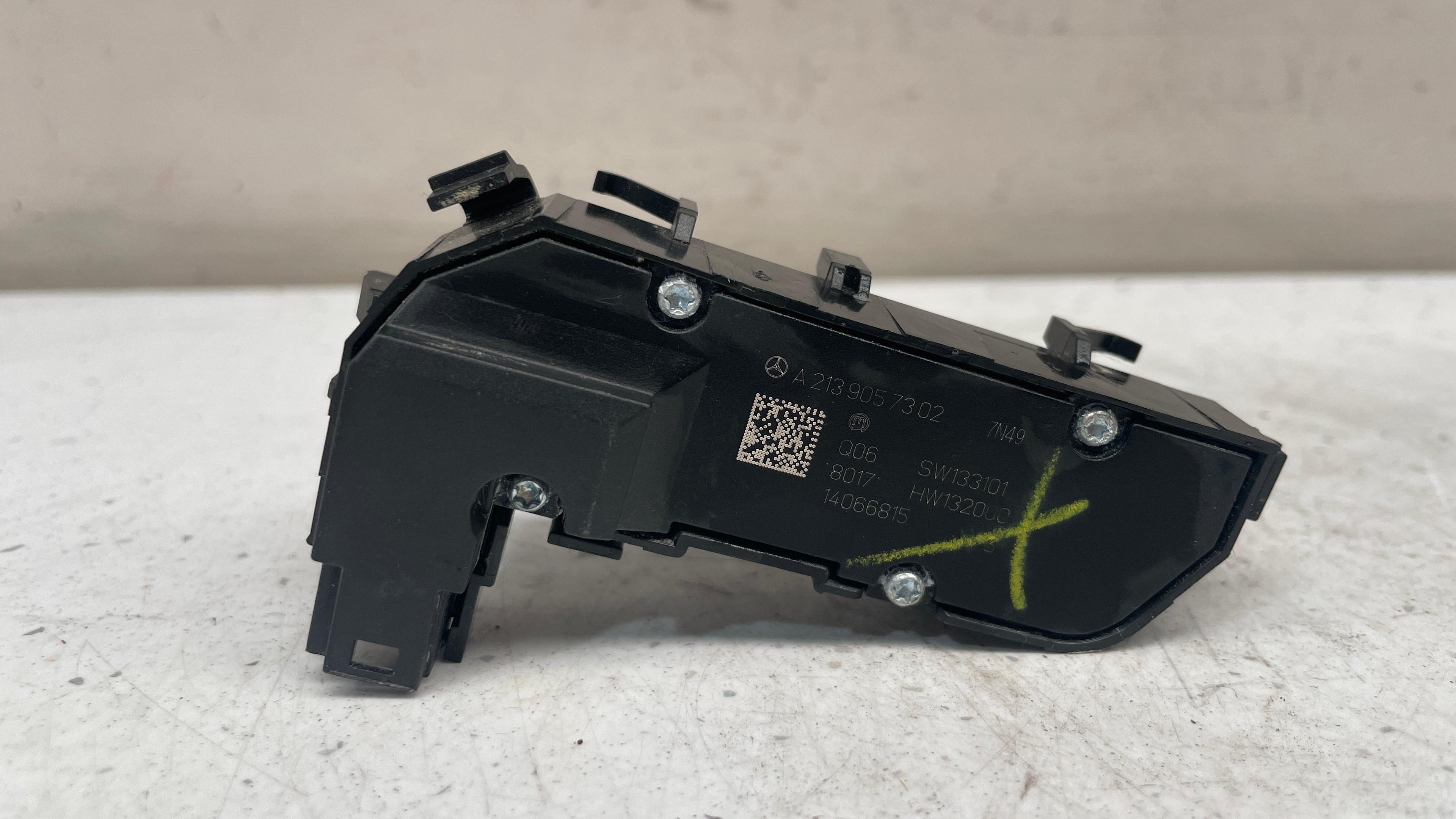 A2139057302 MERCEDES W213 FRONT LEFT SIDE SEAT HEATER