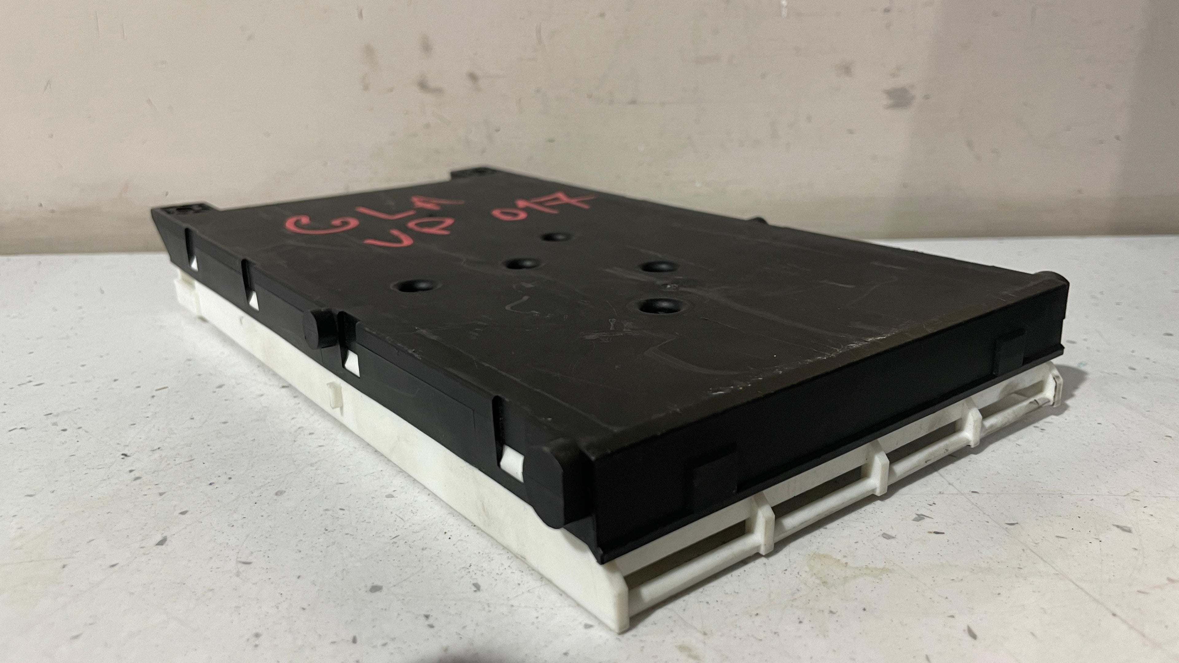 A1569005303 MERCEDES GLA BODY CONTROL MODULE UNIT