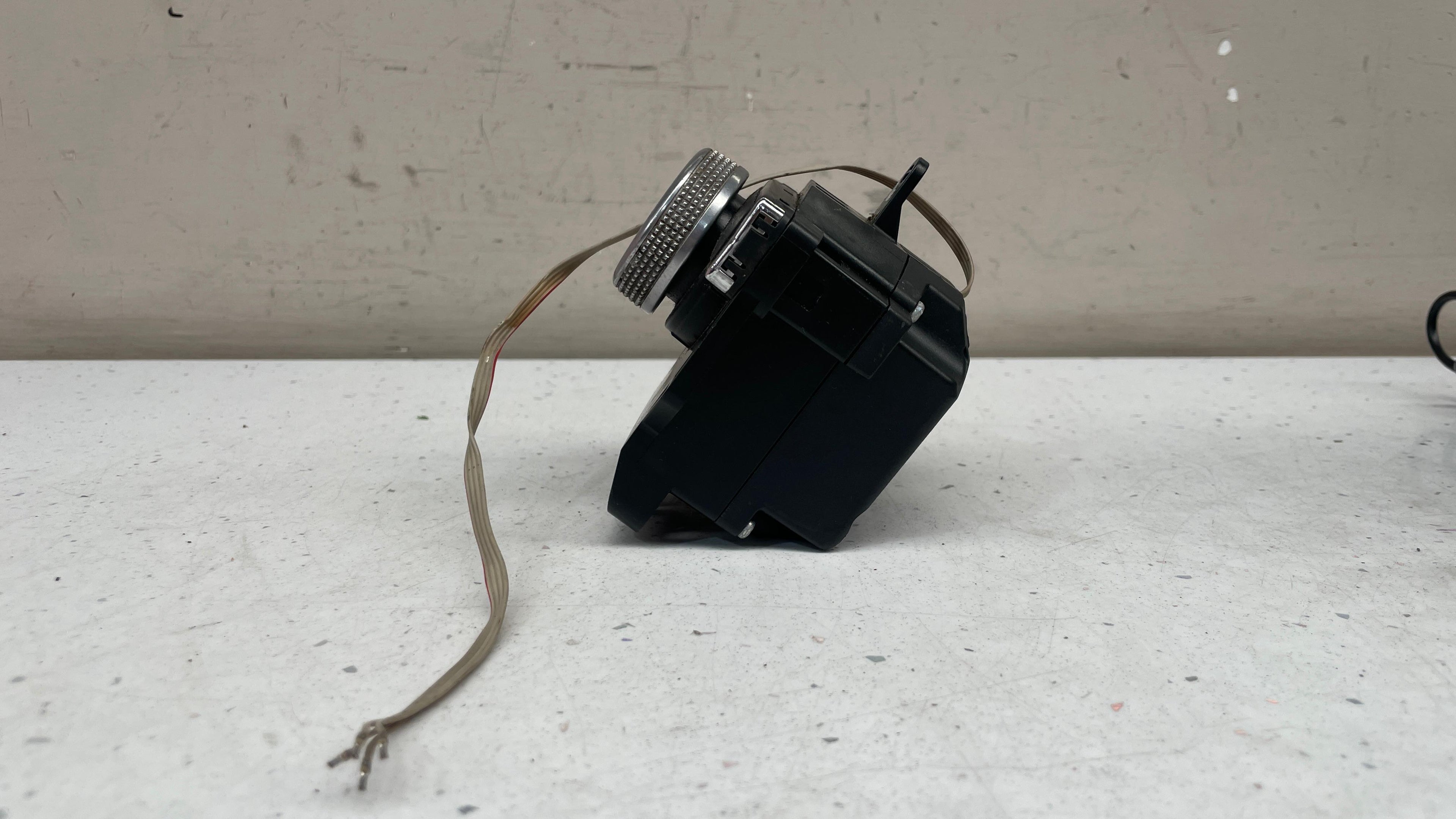 A2048707458 MERCEDES W204 MULTIMEDIA CONTROL SWITCH