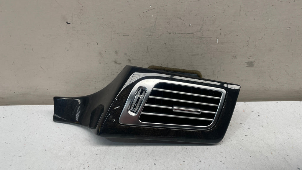 A2188301054 MERCEDES W218 CENTER CONSOLE AIR VENT
