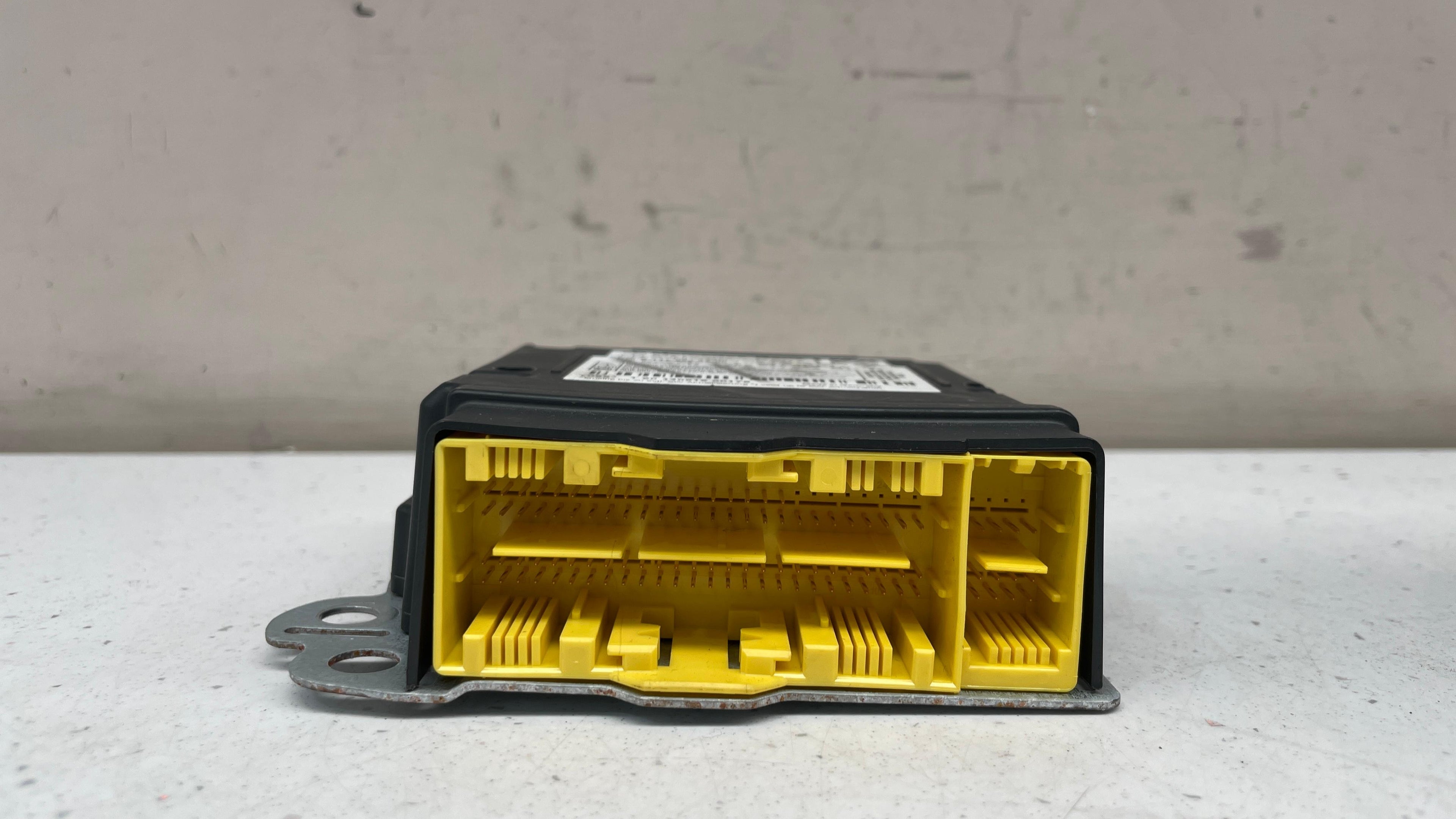 A1179008600 MERCEDES W176 SRS CONTROL UNIT