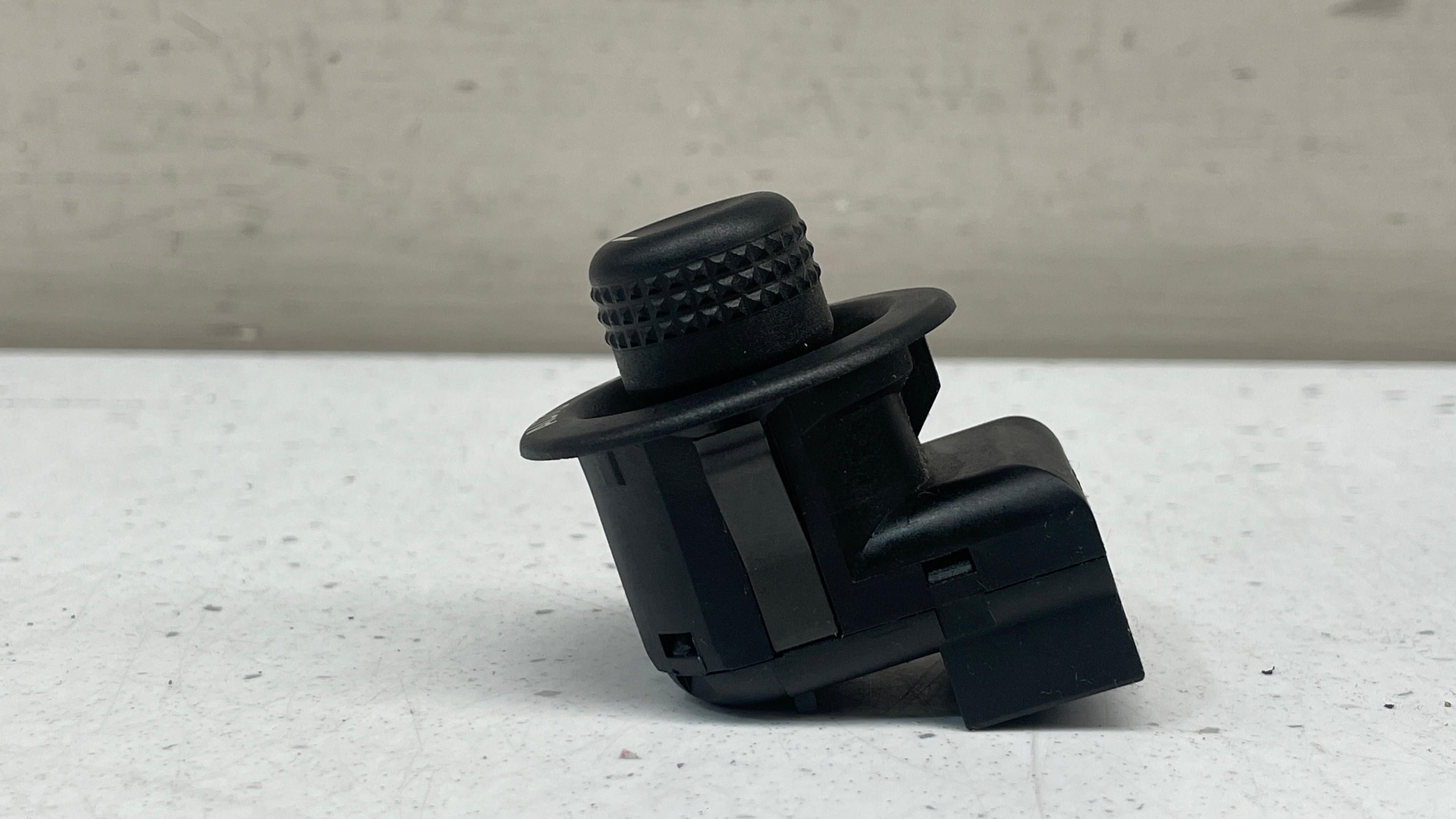 03930376 RANGE ROVER STEERING WHEEL COLUMN TILT ADJUSTER SWITCH