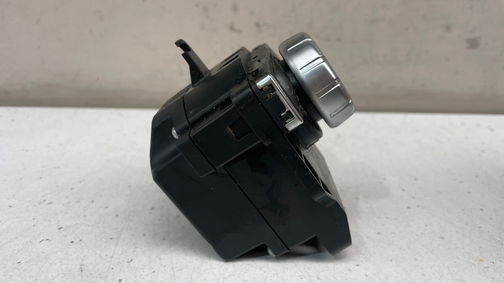 A2048709558  MERCEDES W204 MULTIMEDIA CONTROLLER SWITCH
