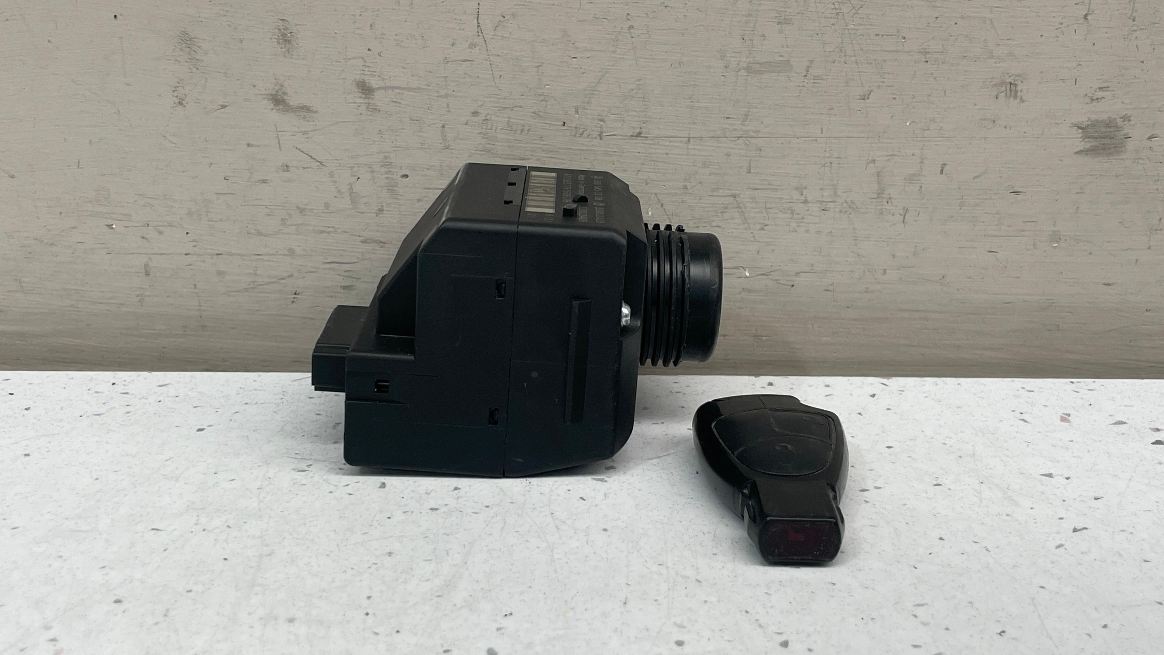 2095453308 MERCEDES W203 IGNITION LOCK MODULE WITH KEY