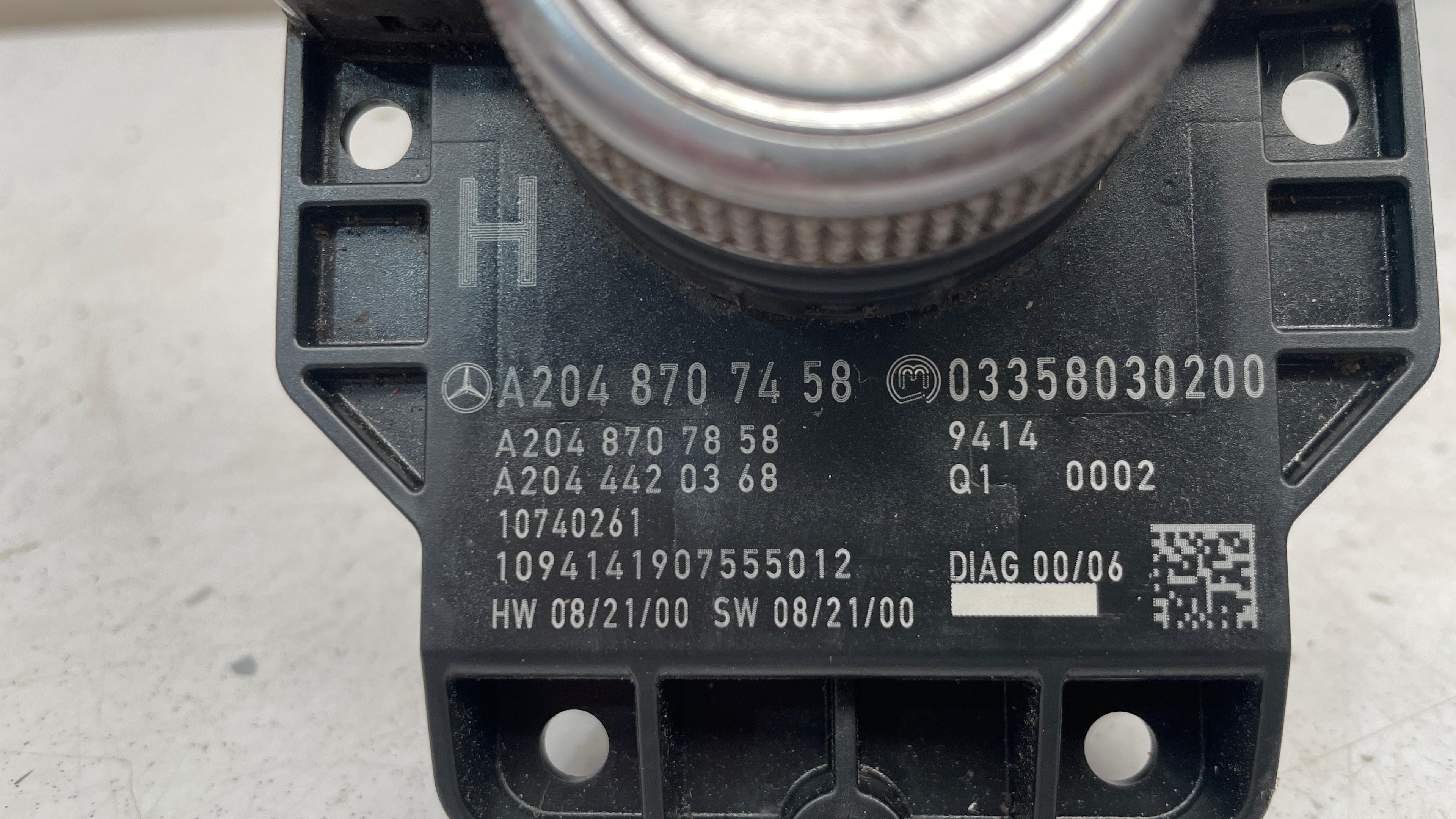 A2048707458 MERCEDES W204 MULTIMEDIA CONTROL SWITCH