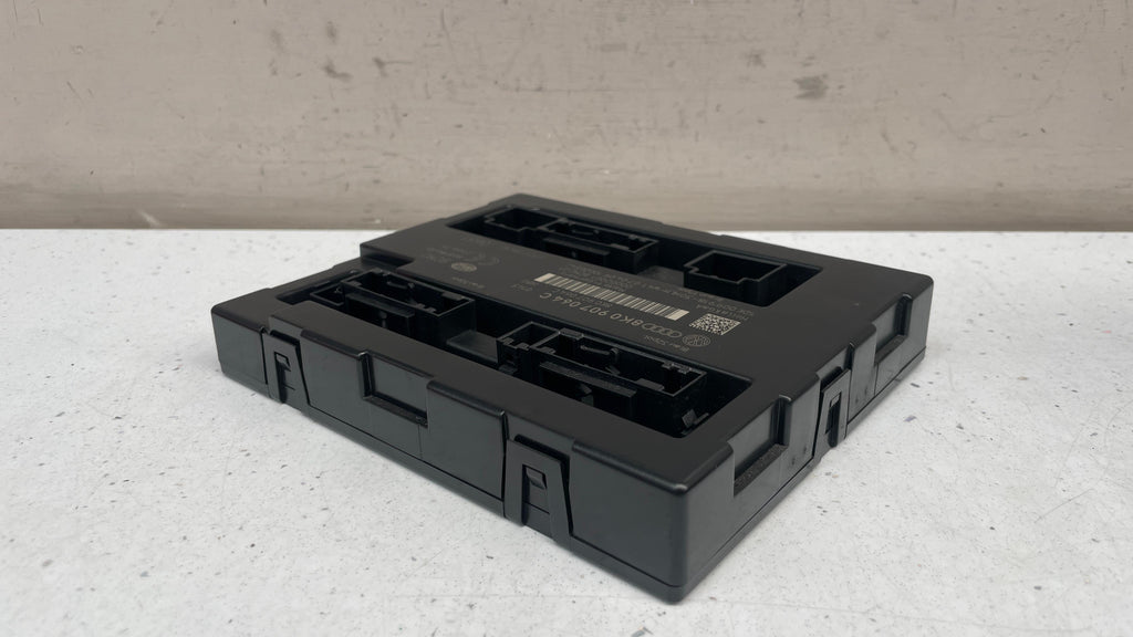 8K0907064C AUDI A4 CONVENIENCE MODULE DASHBOARD