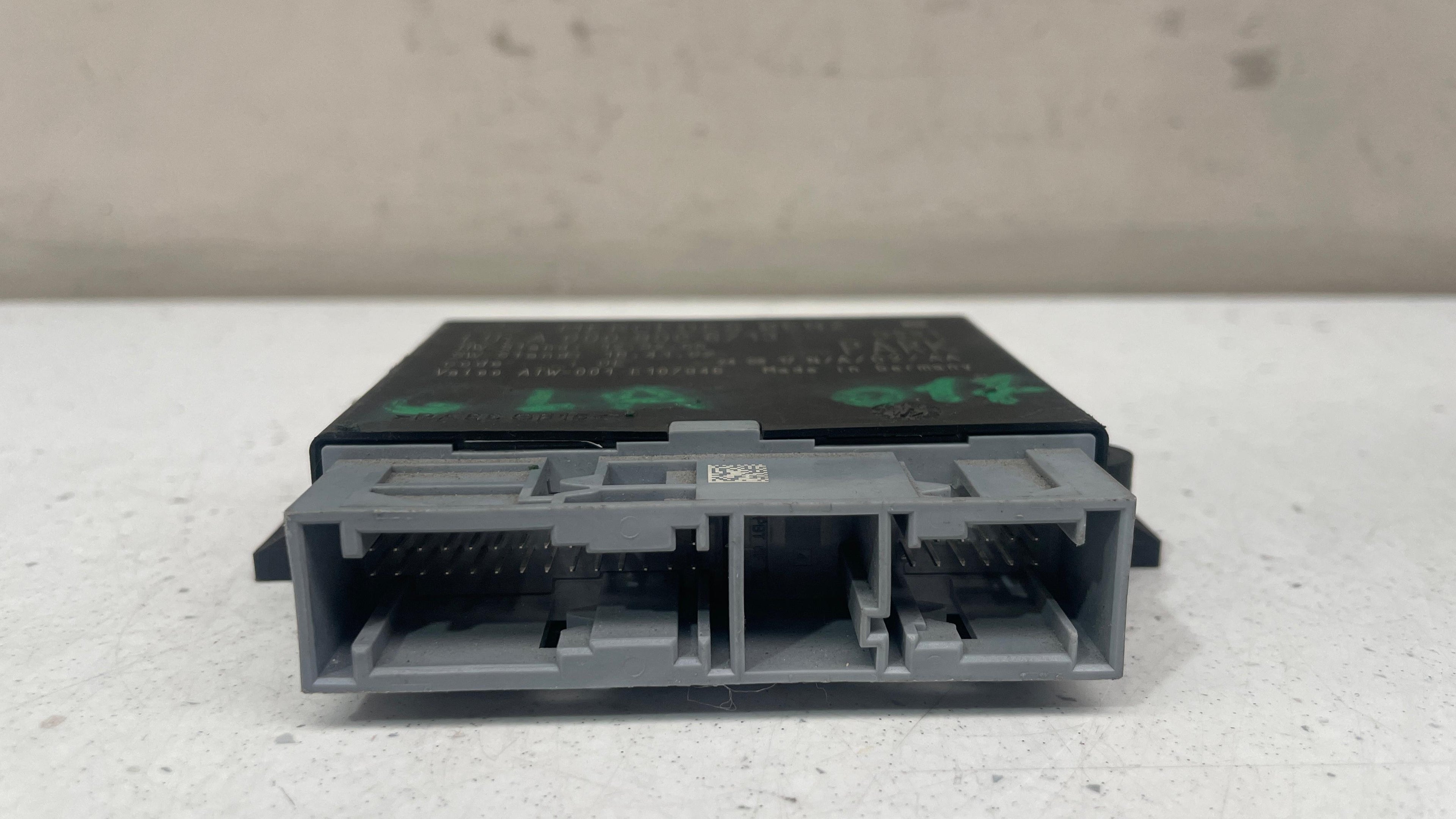 A0009006713  MERCEDES PARKING DISTANCE SENSOR CONTROL UNIT
