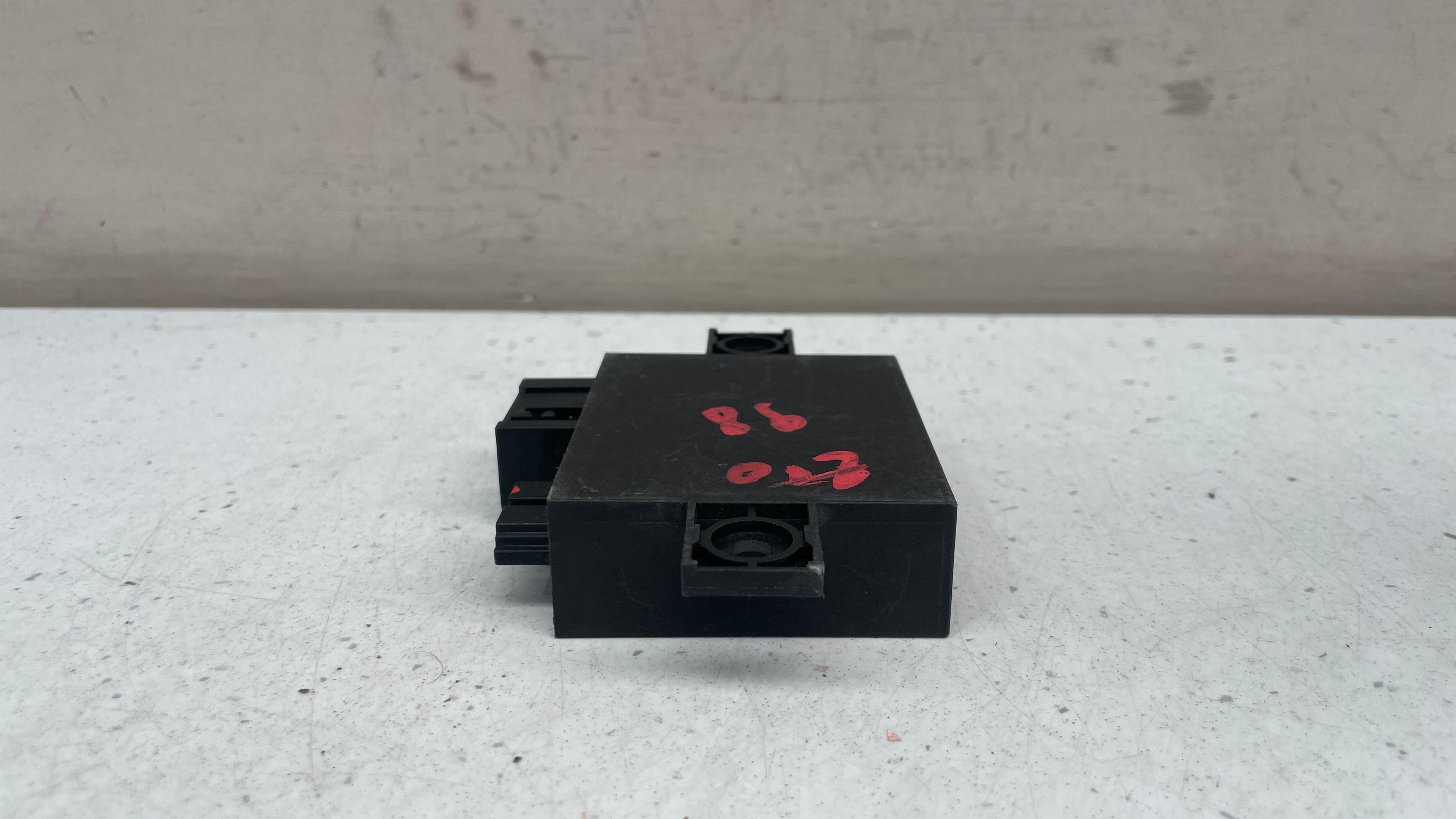 2108203226 MERCEDES ANTI THEFT LOCKING CONTROL MODULE