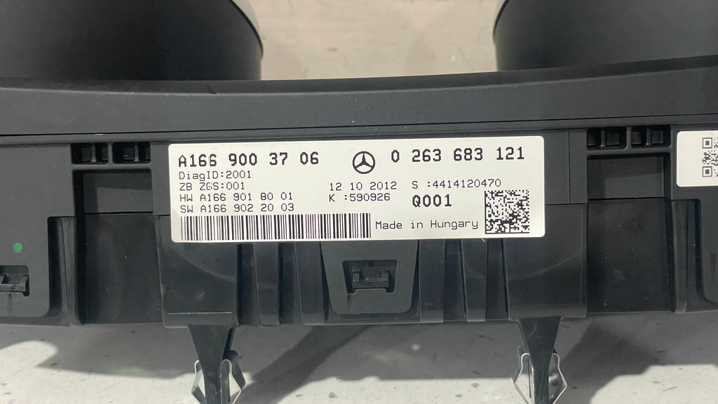 A1669003706 MERCEDES W166 SPEEDOMETER INSTRUMENT CLUSTER