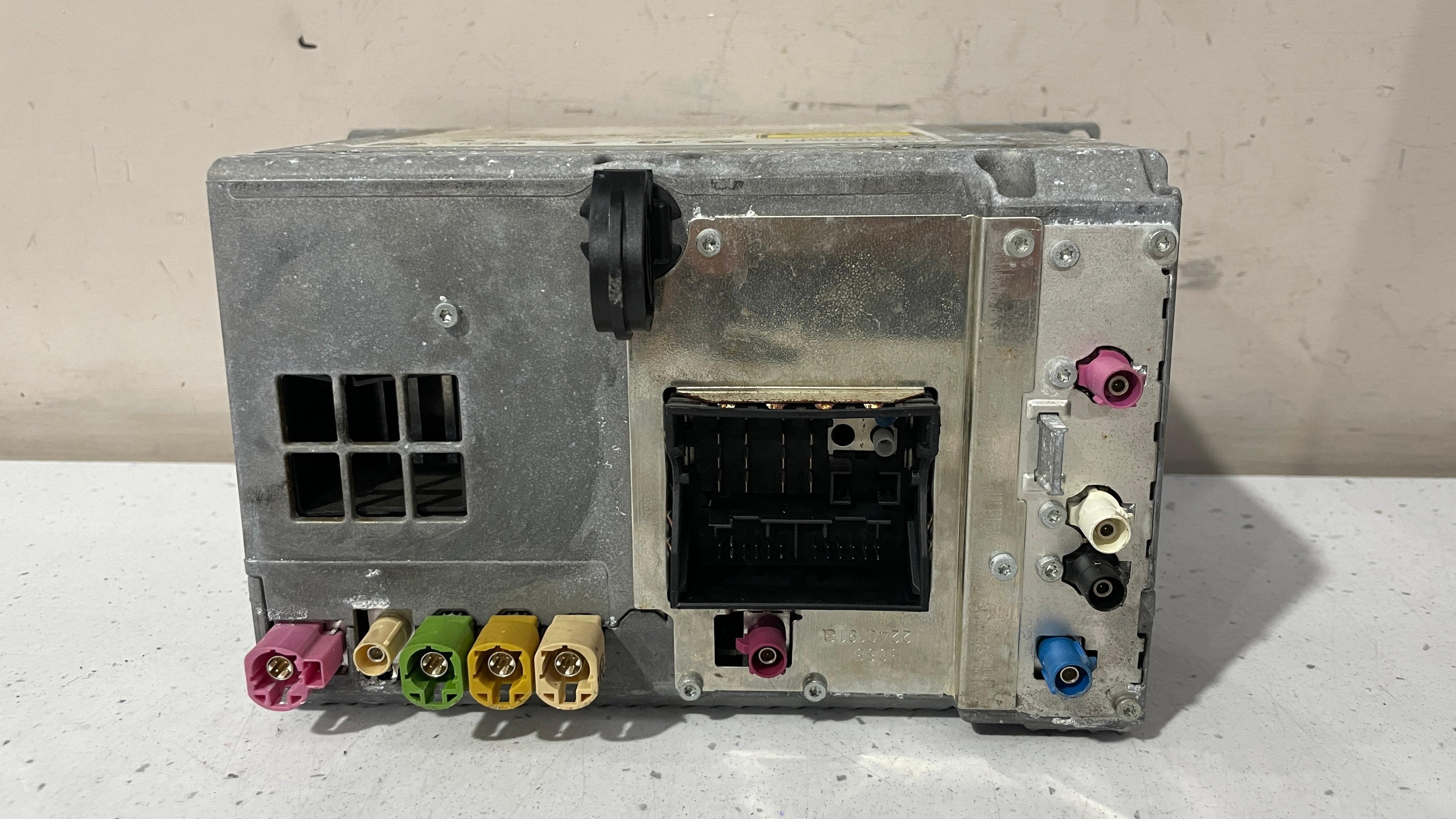 CI938756801  BMW F01  STEREO RADIO NAVIGATION UNIT