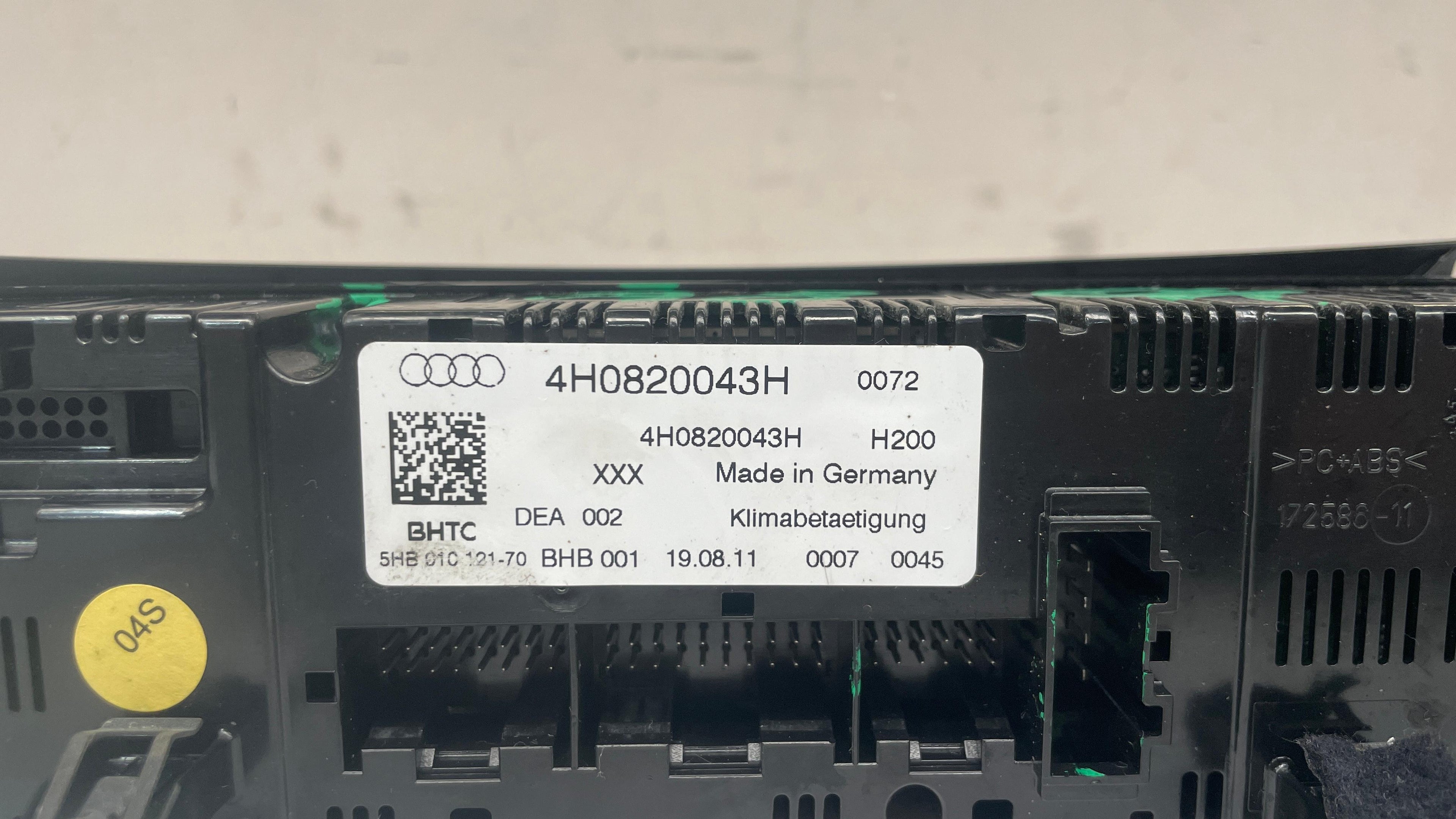 4H0820043H AUDI A8 CLIMATE CONTROL UNIT SWITCH PANEL
