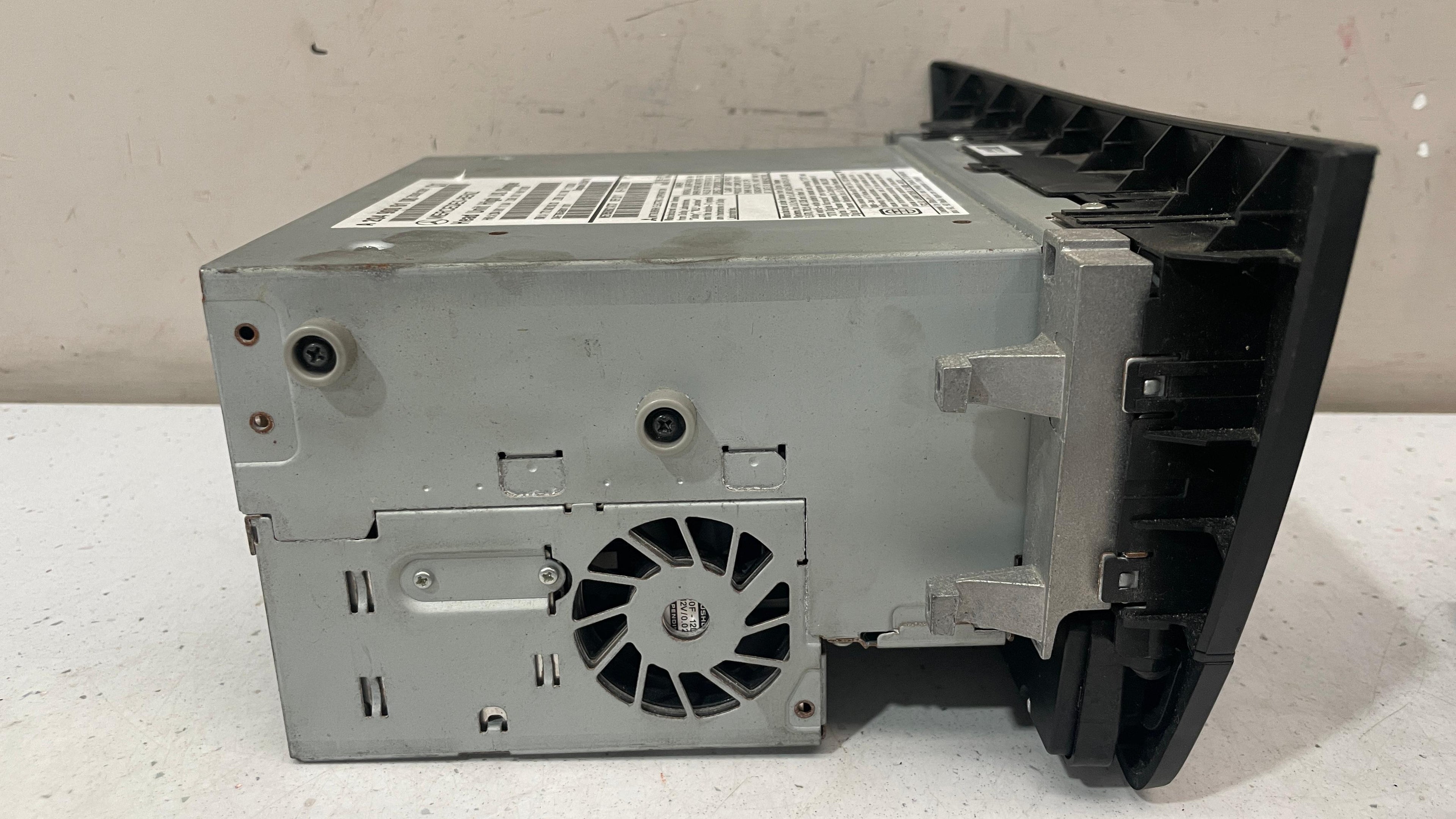 A2049006108 MERCEDES W204 RADIO HEAD UNIT CONTROL