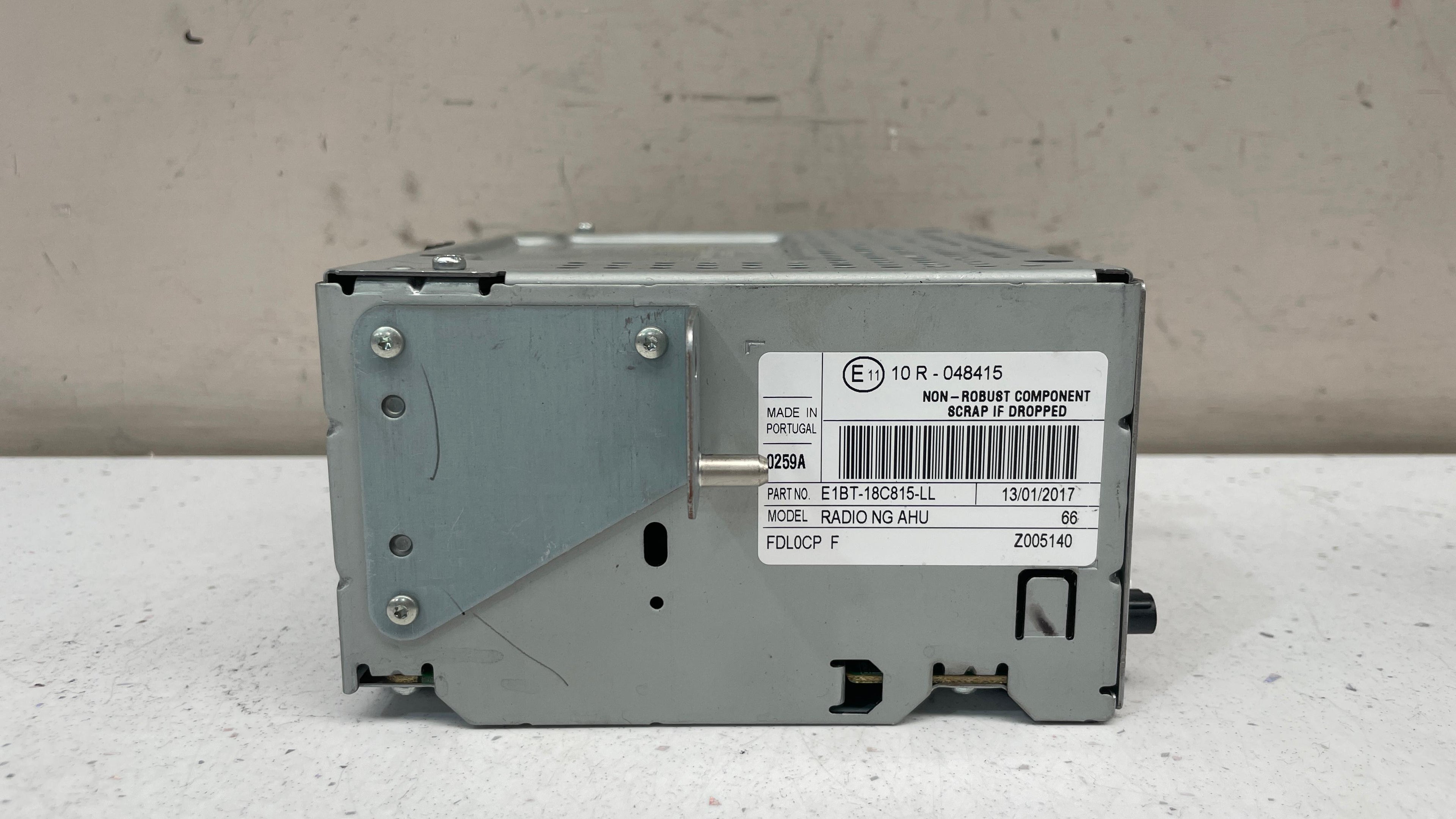 E1110R-048415 FORD FOCUS AUDIO SYSTEM PANEL