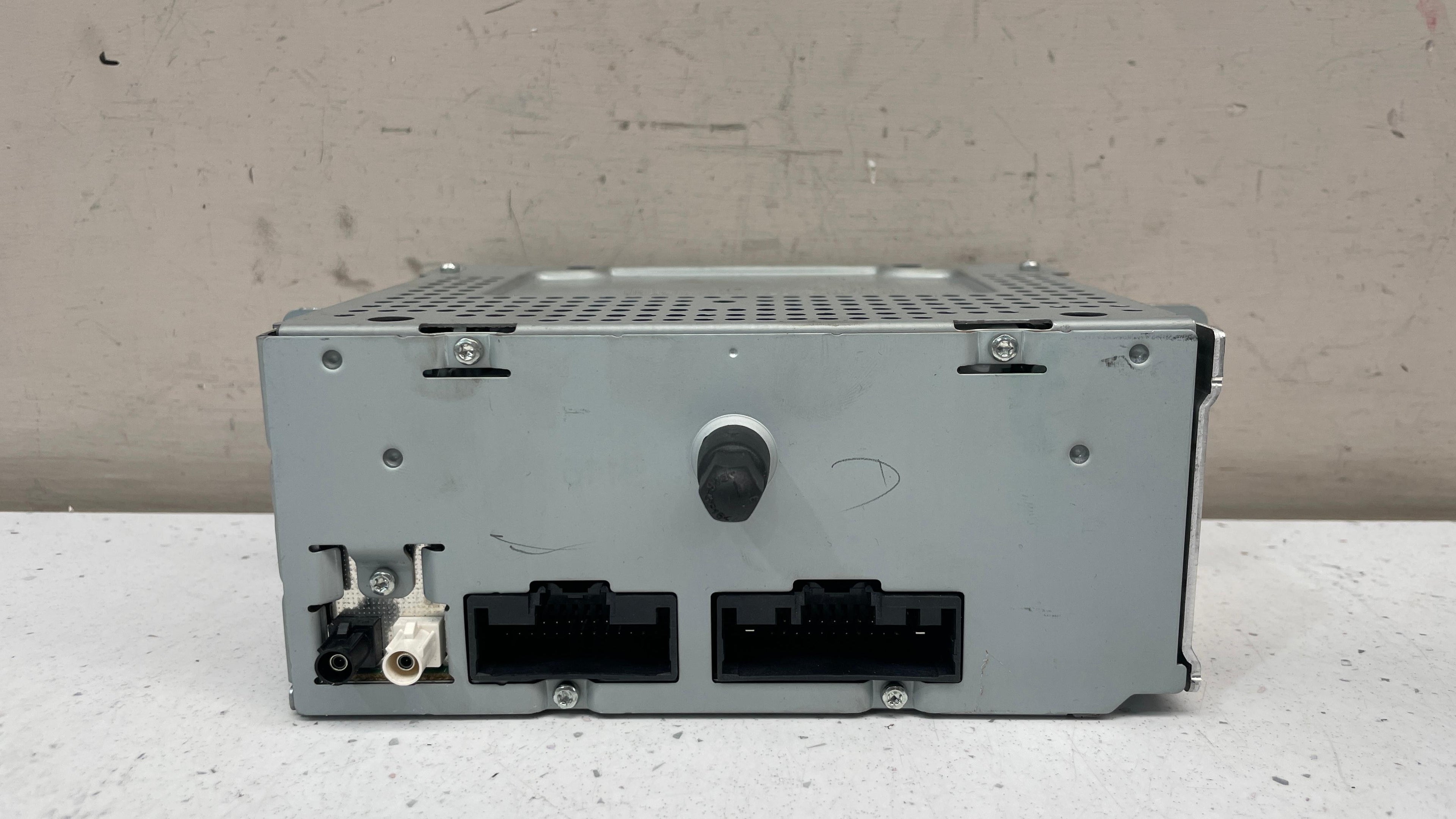 E1110R-048415 FORD FOCUS AUDIO SYSTEM PANEL