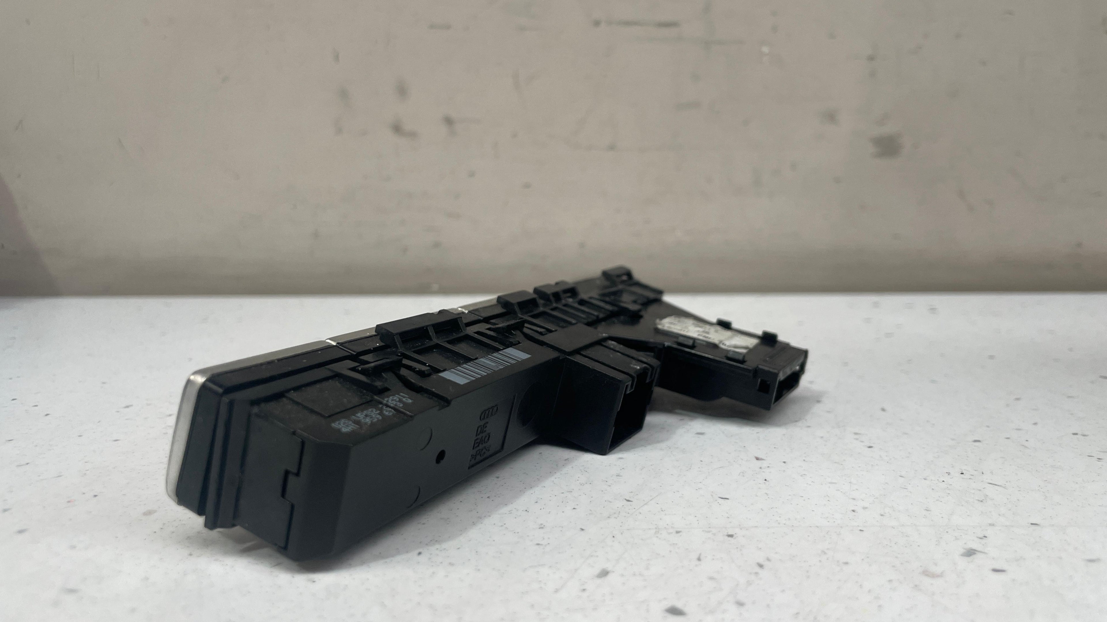 4H1959673Q AUDI A8 LEFT DASH MULTI SWITCH