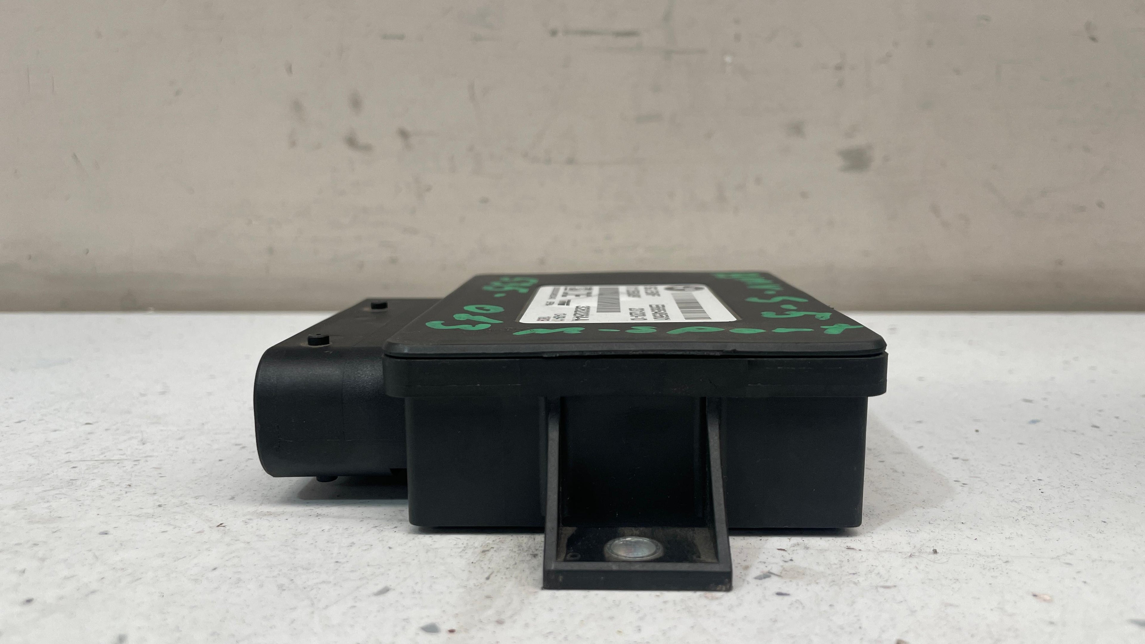 231220-10 BMW F10 PARKING BRAKE CONTROL UNIT