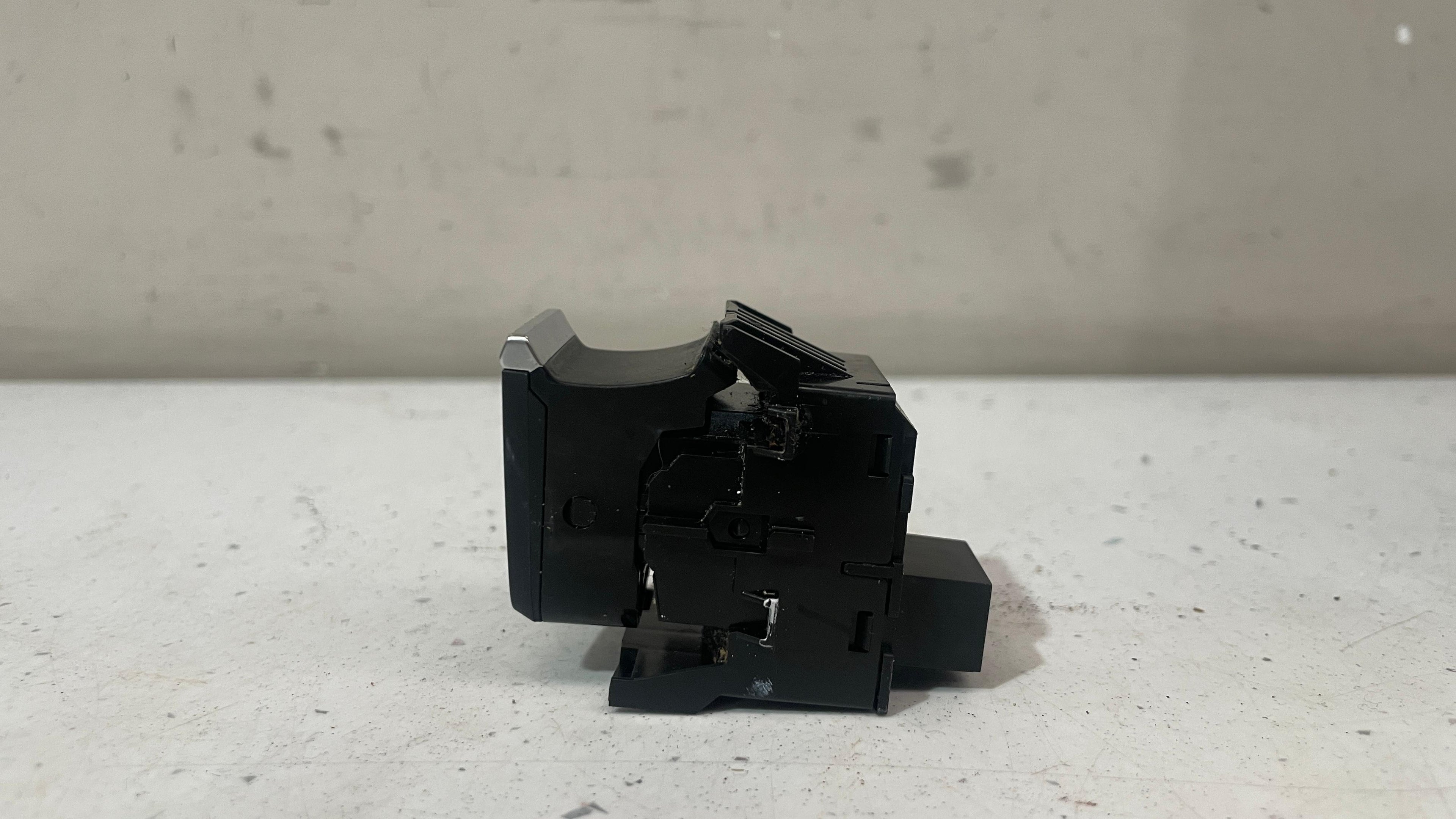 8W2927225D AUDI A4 HANDBRAKE SWITCH BUTTON