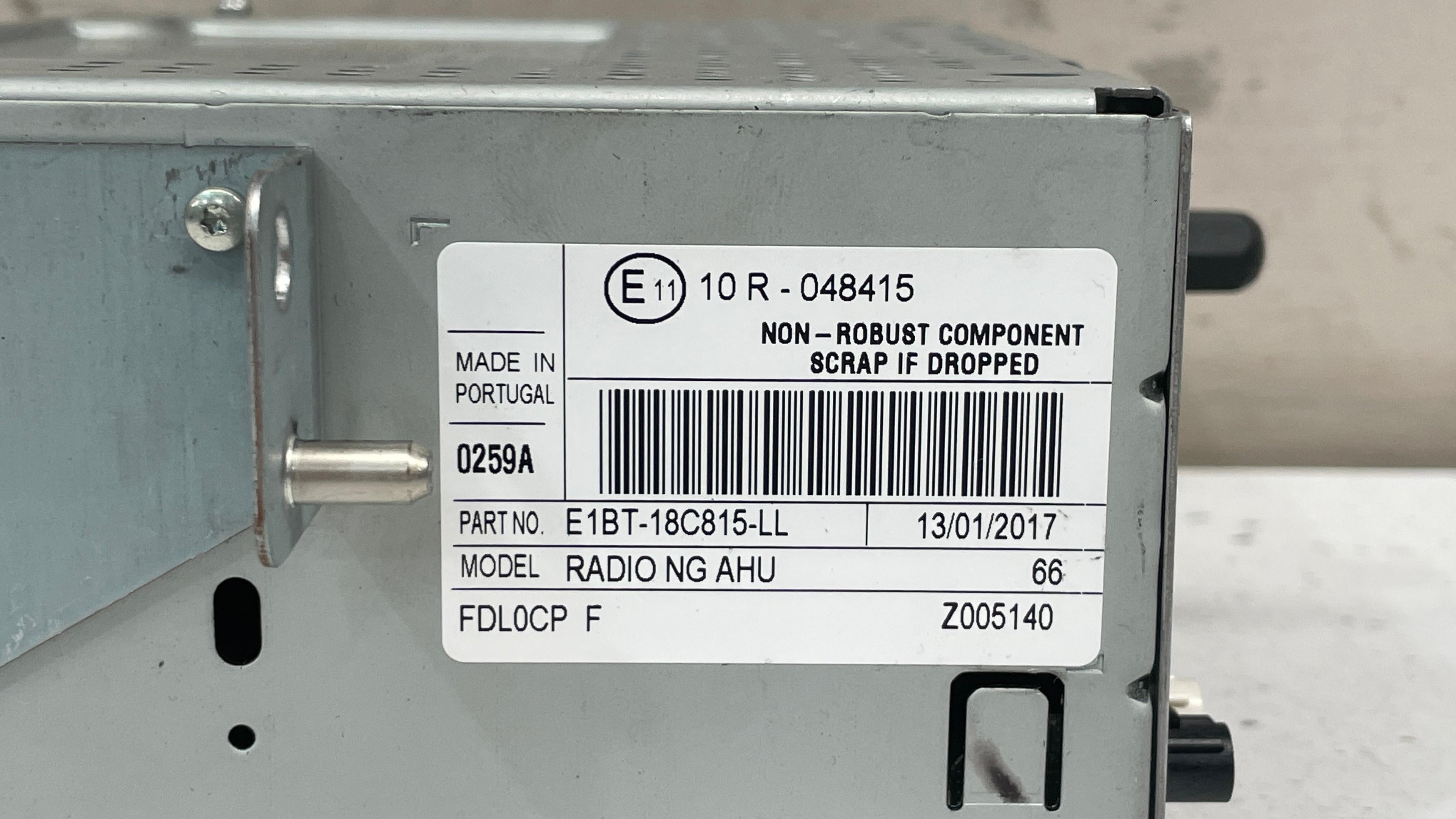 E1110R-048415 FORD FOCUS AUDIO SYSTEM PANEL