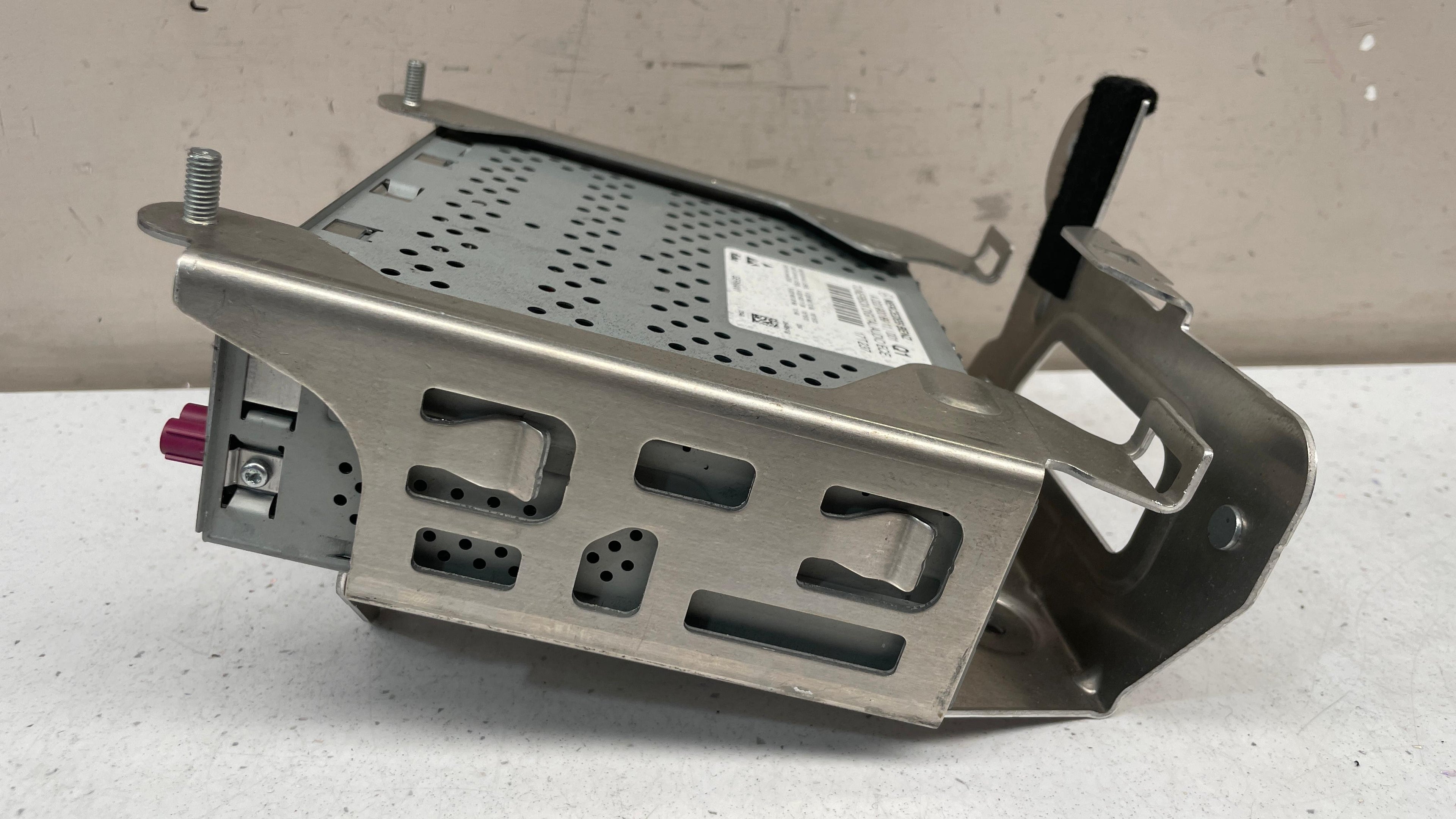 A2229008911  MERCEDES  RADIO  CD GPS PLAYER HEAD UNIT
