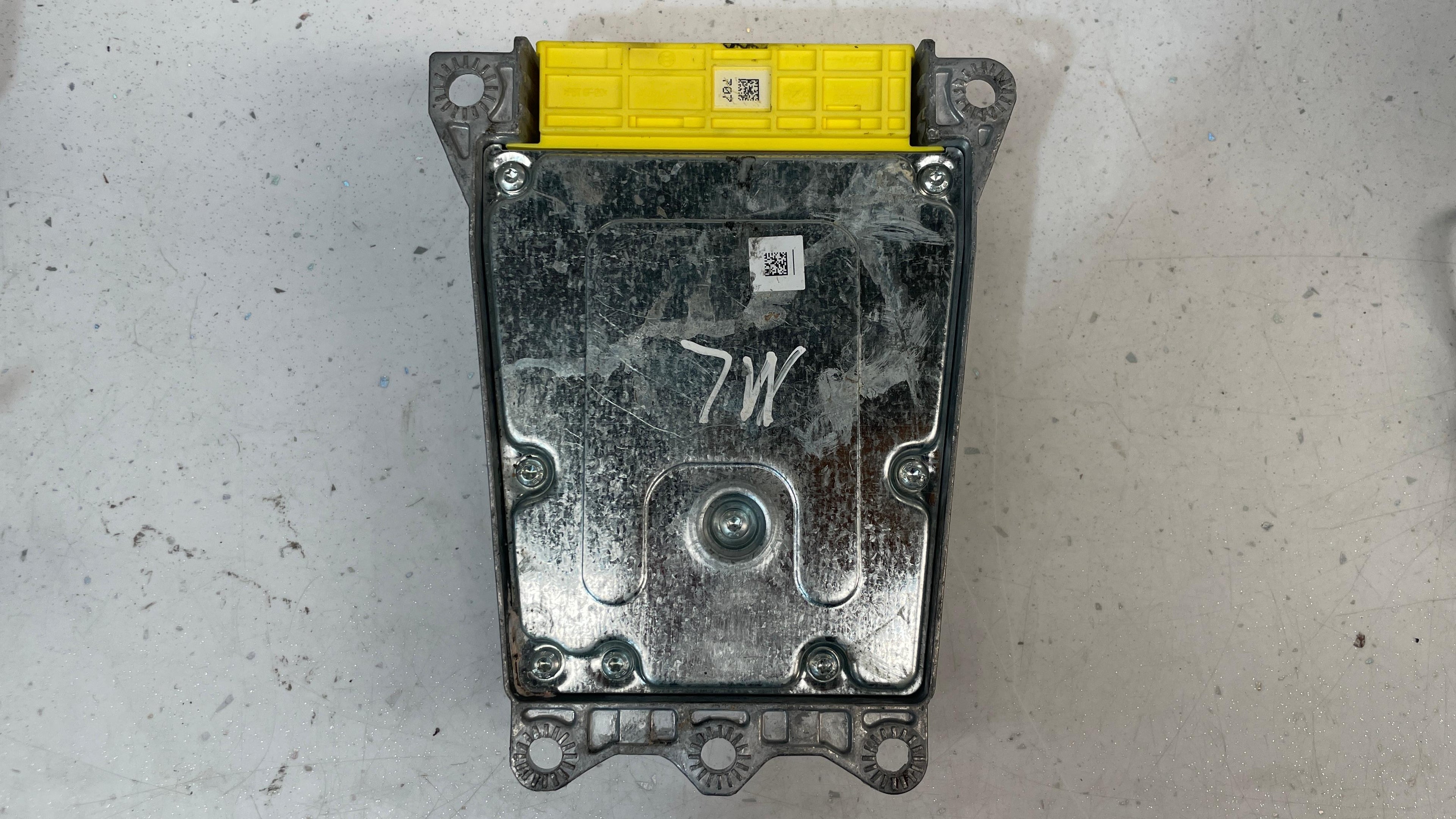 A1648209585 MERCEDES W164 SAFETY RESTRAINT CONTROL MODULE