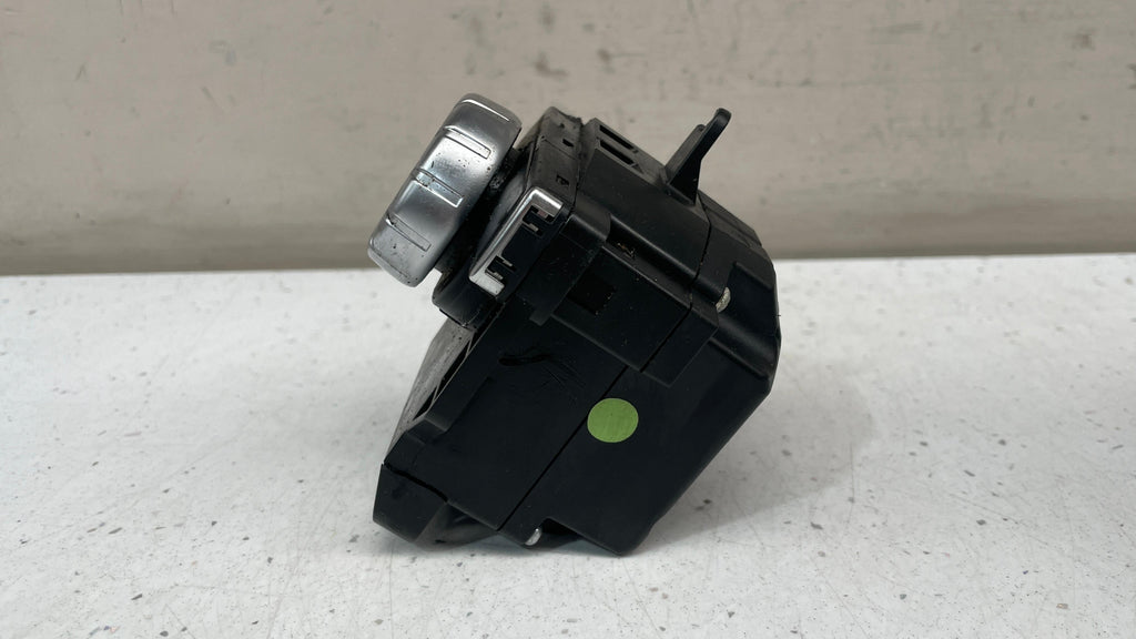 A2048709558  MERCEDES W204 MULTIMEDIA CONTROLLER SWITCH