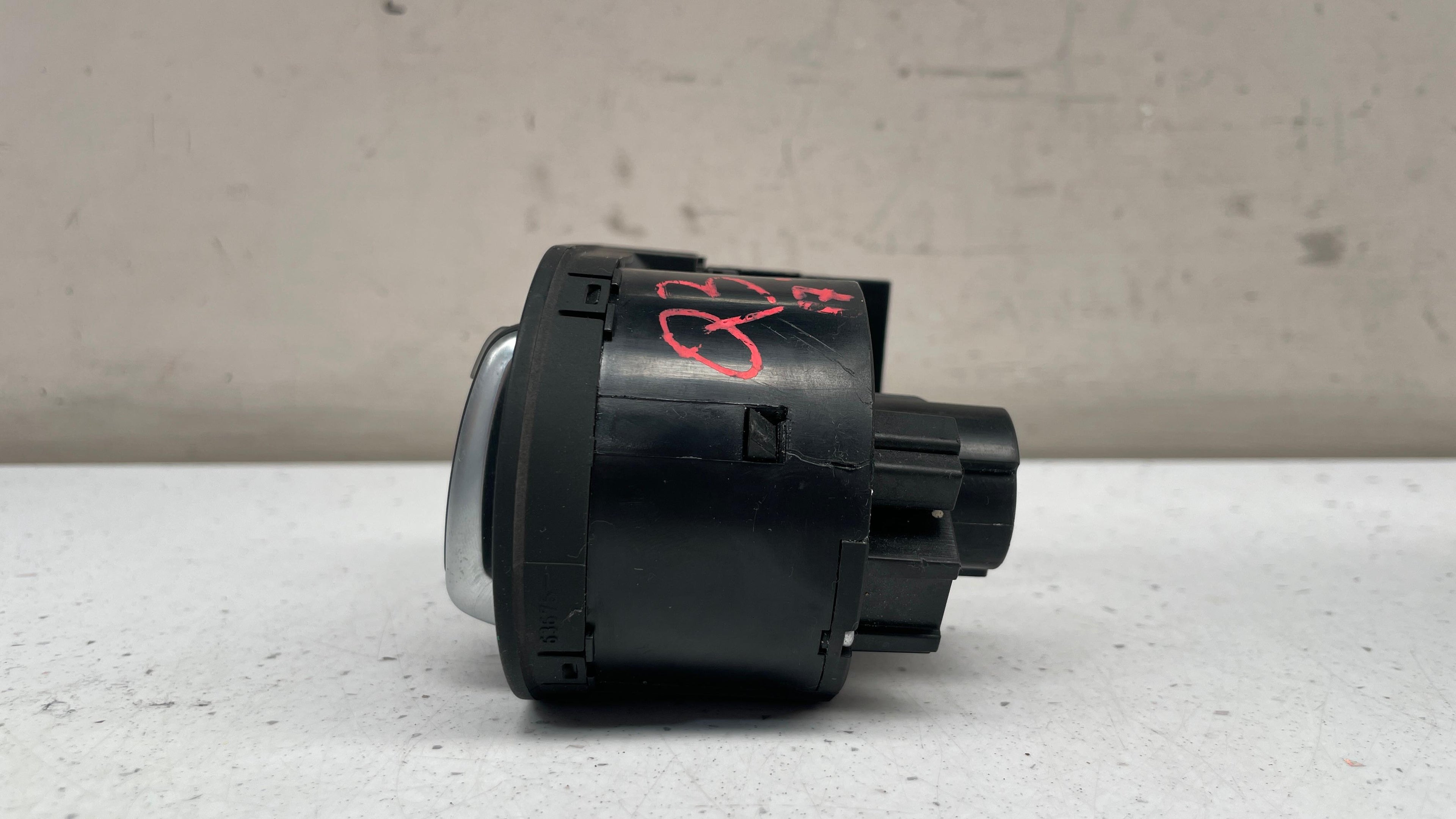 8X2941531AN AUDI Q3 HEADLIGHT CONTROL SWITCH