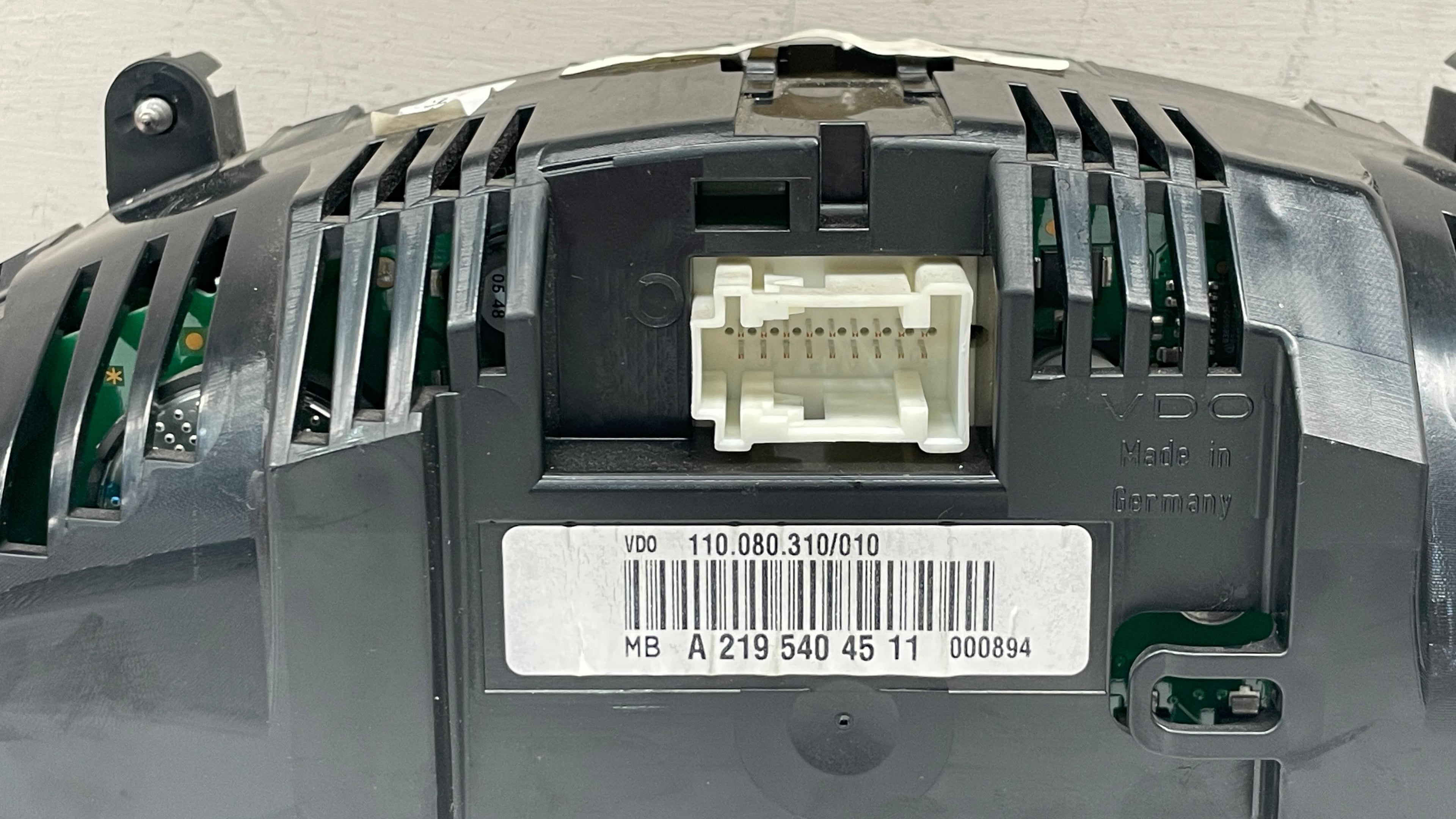 A2195404511 MERCEDES W219 SPEEDOMETER INSTRUMENT CLUSTER PANEL