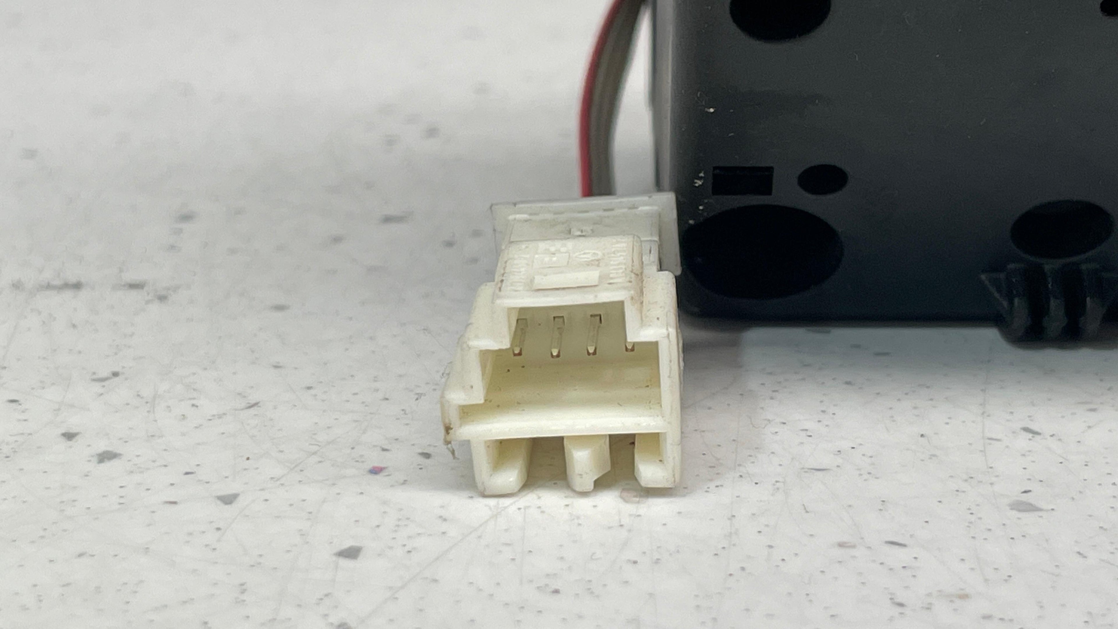 A2048709558  MERCEDES W204 MULTIMEDIA CONTROLLER SWITCH