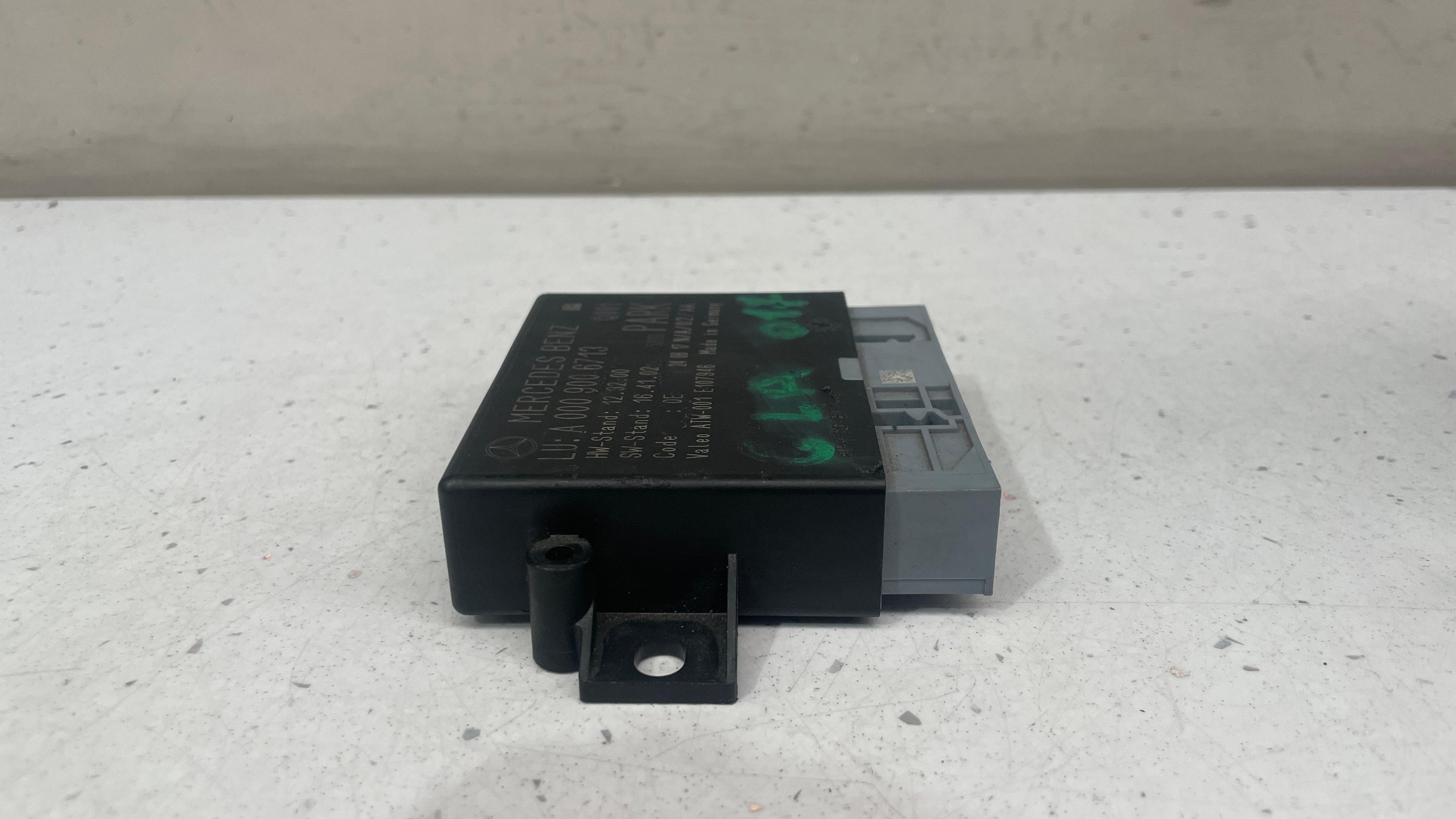 A0009006713  MERCEDES PARKING DISTANCE SENSOR CONTROL UNIT