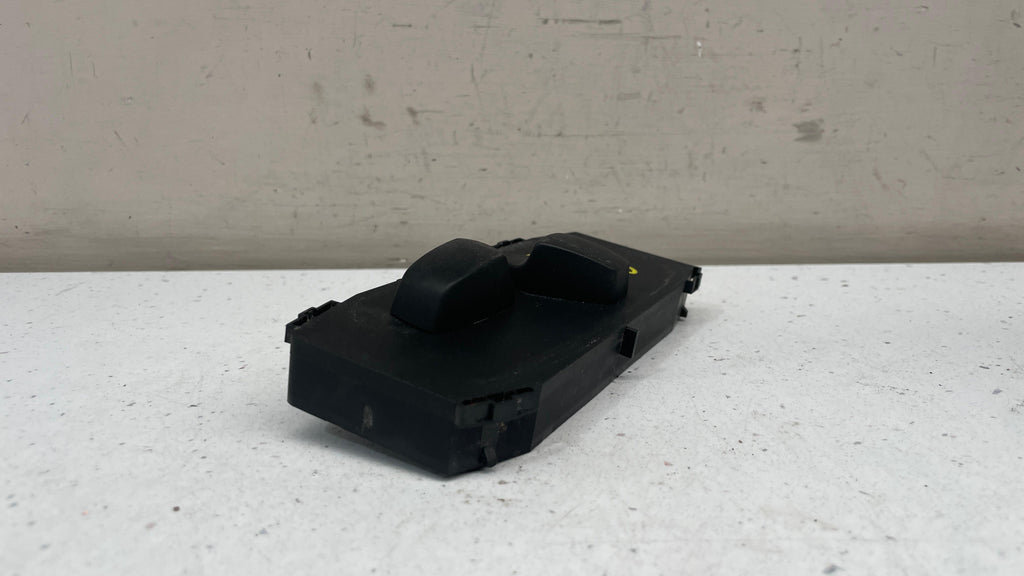 6972656 BMW E38 CONVERTIBLE FRONT PASSENGER SEAT CONTROL SWITCH