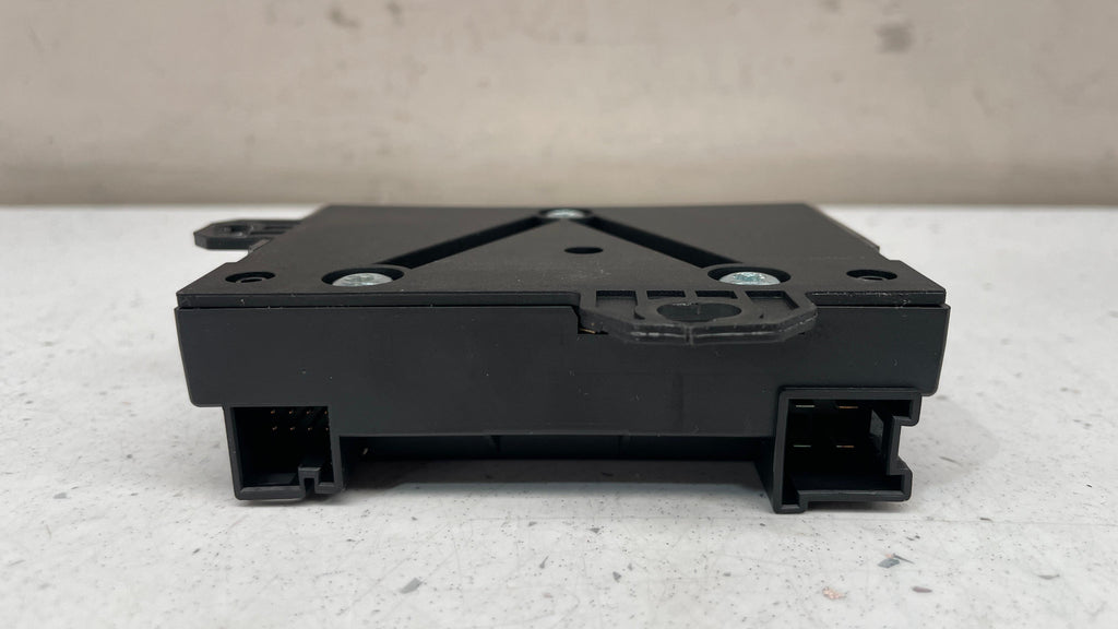 A0009003101 MERCEDES W212 FUEL POMP CONTROL MODULE UNIT