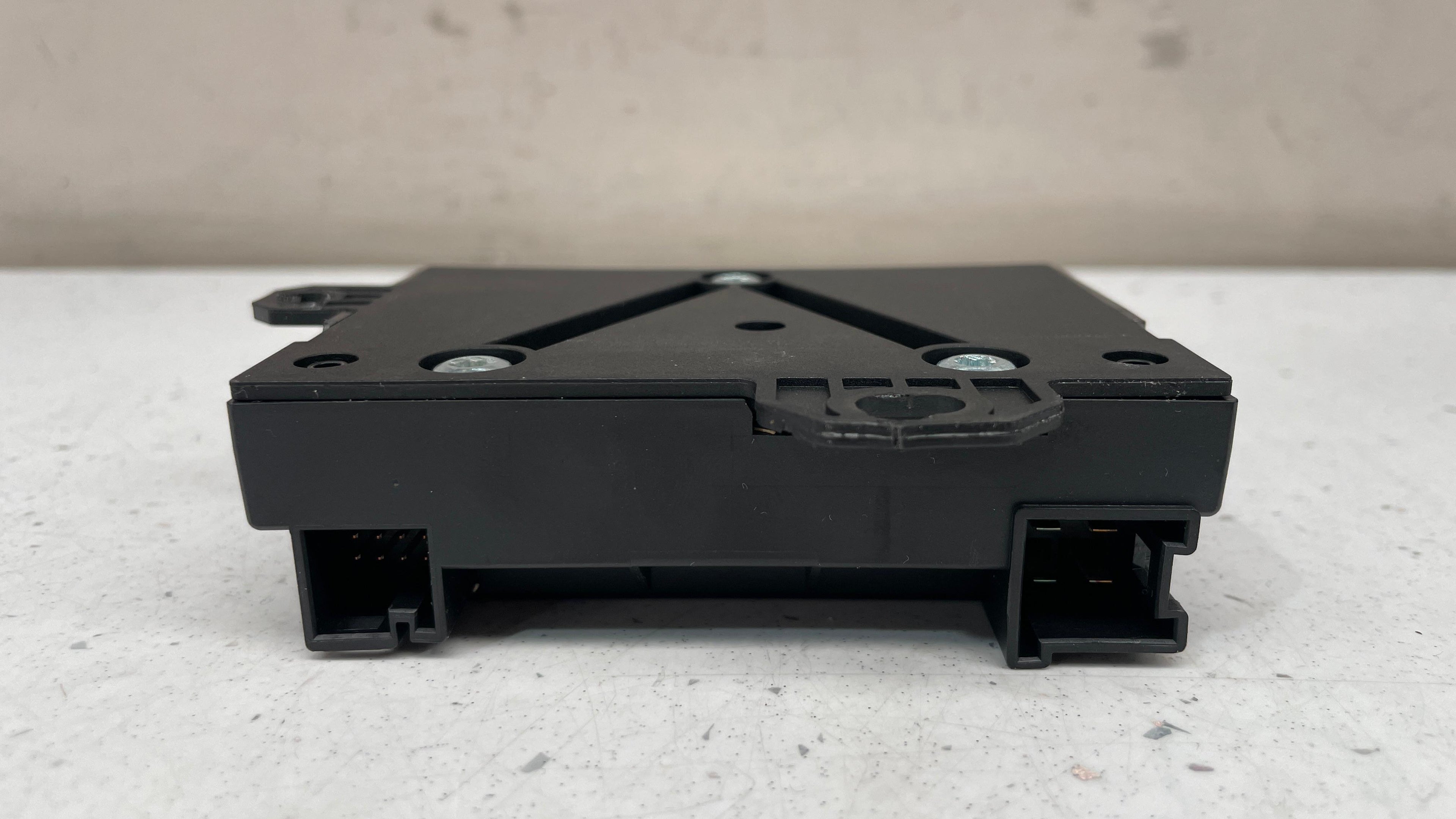 A0009003101 MERCEDES W212 FUEL POMP CONTROL MODULE UNIT