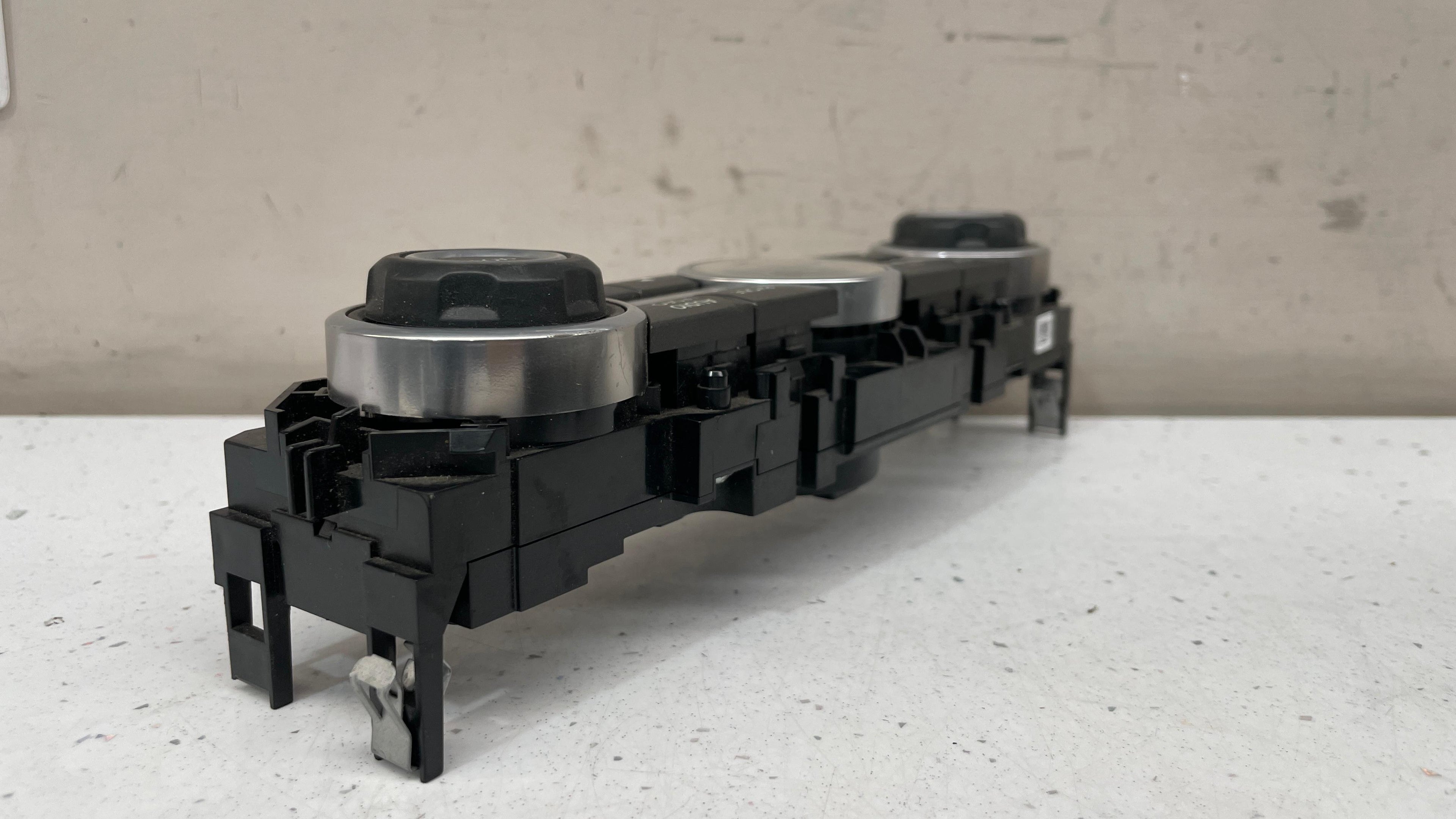 CH22-18C858-BB LAND ROVER CONTROL PANEL SWITCH