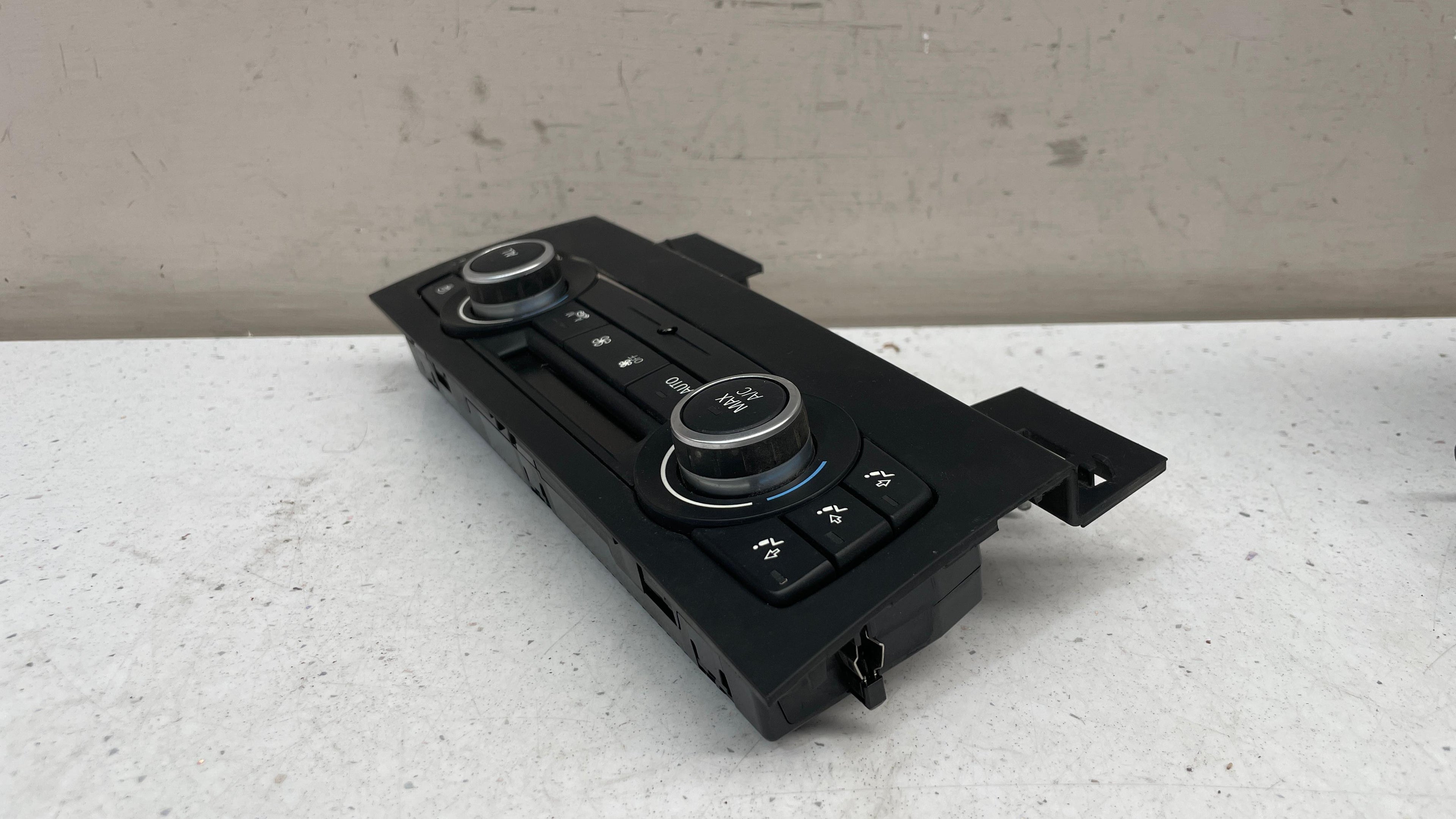 9287625-02 BMW X1 CONTROL PANEL HEATER AC