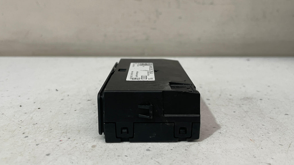 4M0035736A AUDI Q7 CENTER CONSOLE DUAL USB AUX PORT