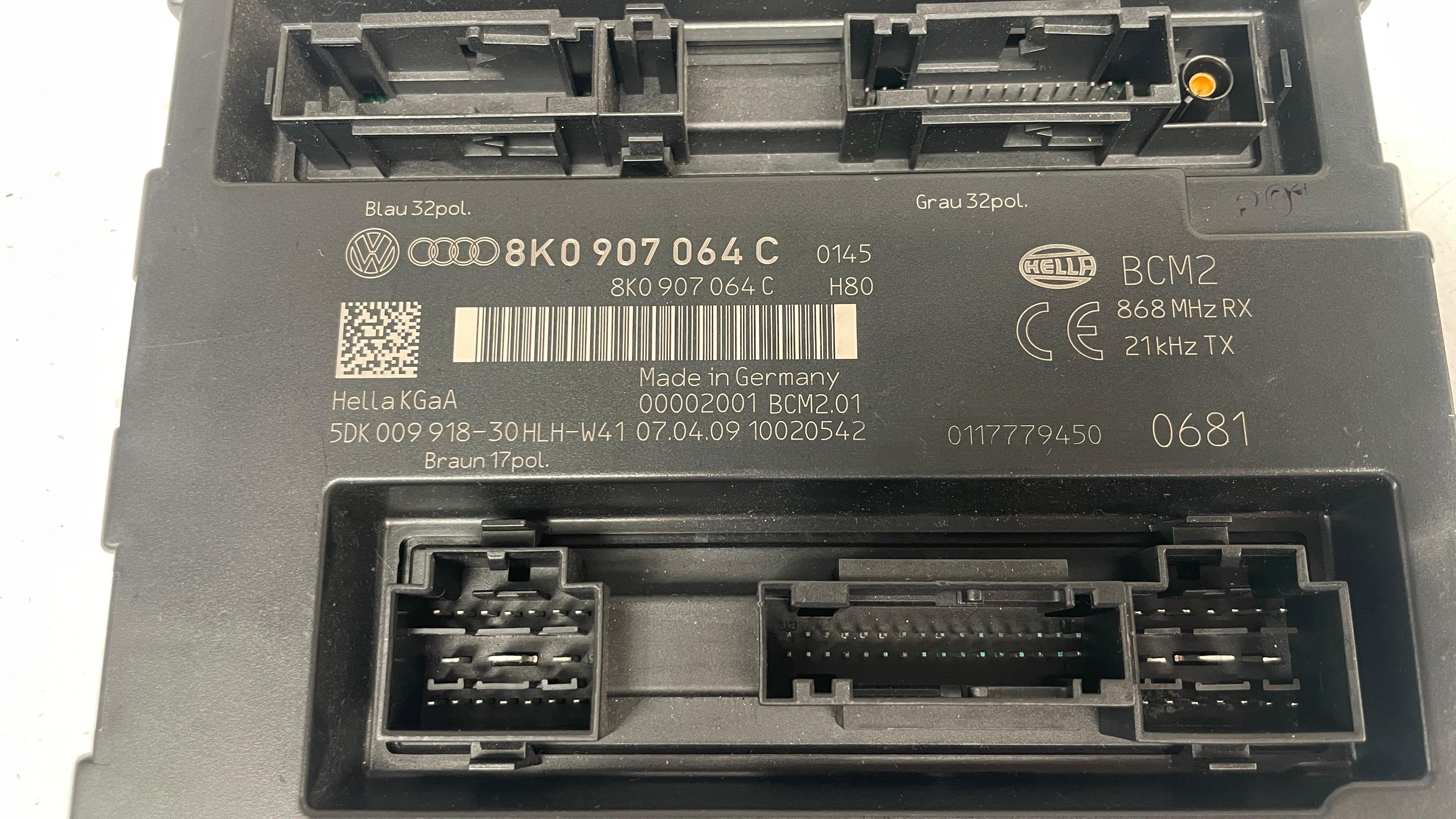 8K0907064C AUDI A4 CONVENIENCE MODULE DASHBOARD
