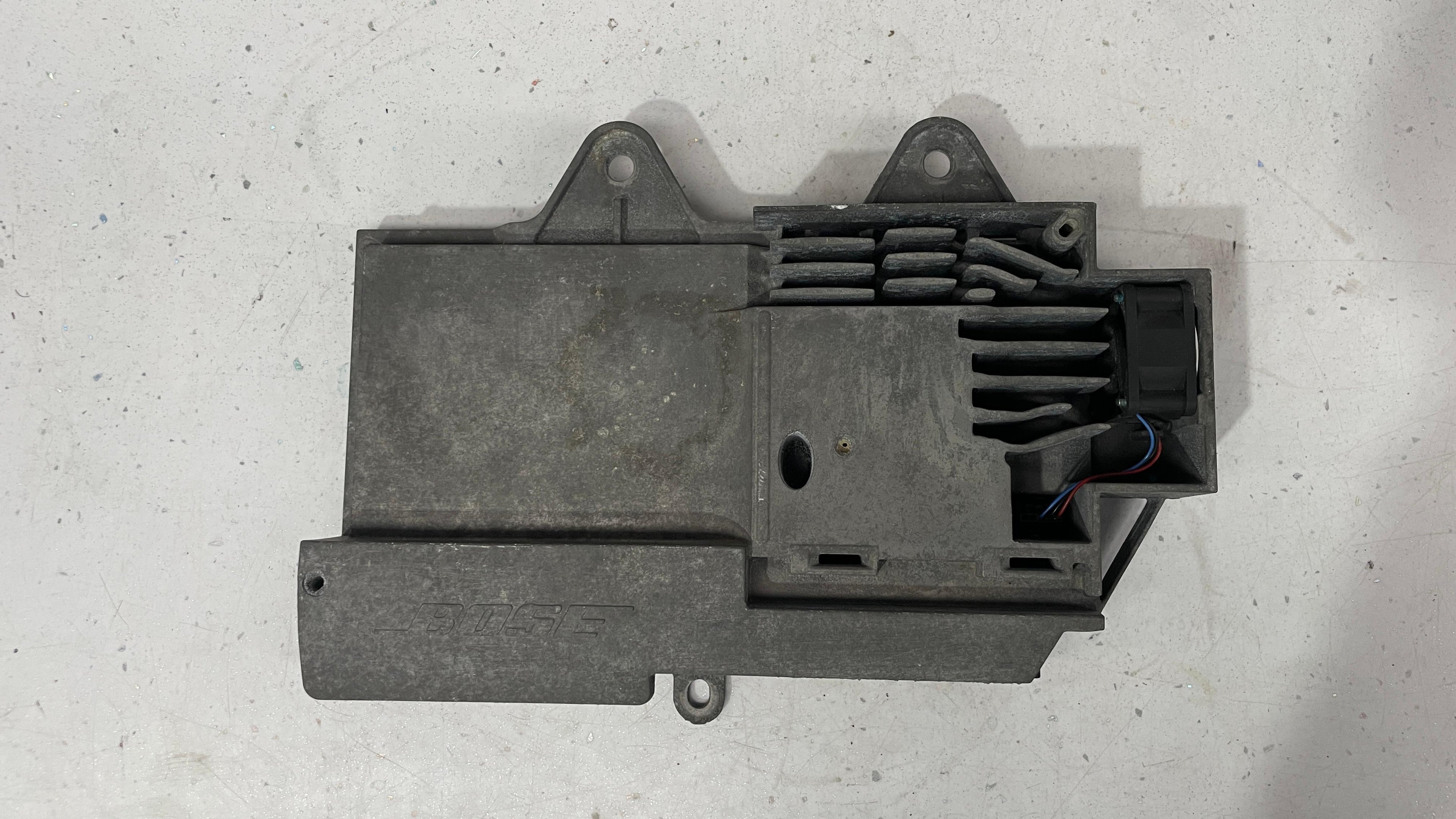 7PP035223AA PORSCHE AMPLIFIER BOSE SOUND SYSTEM