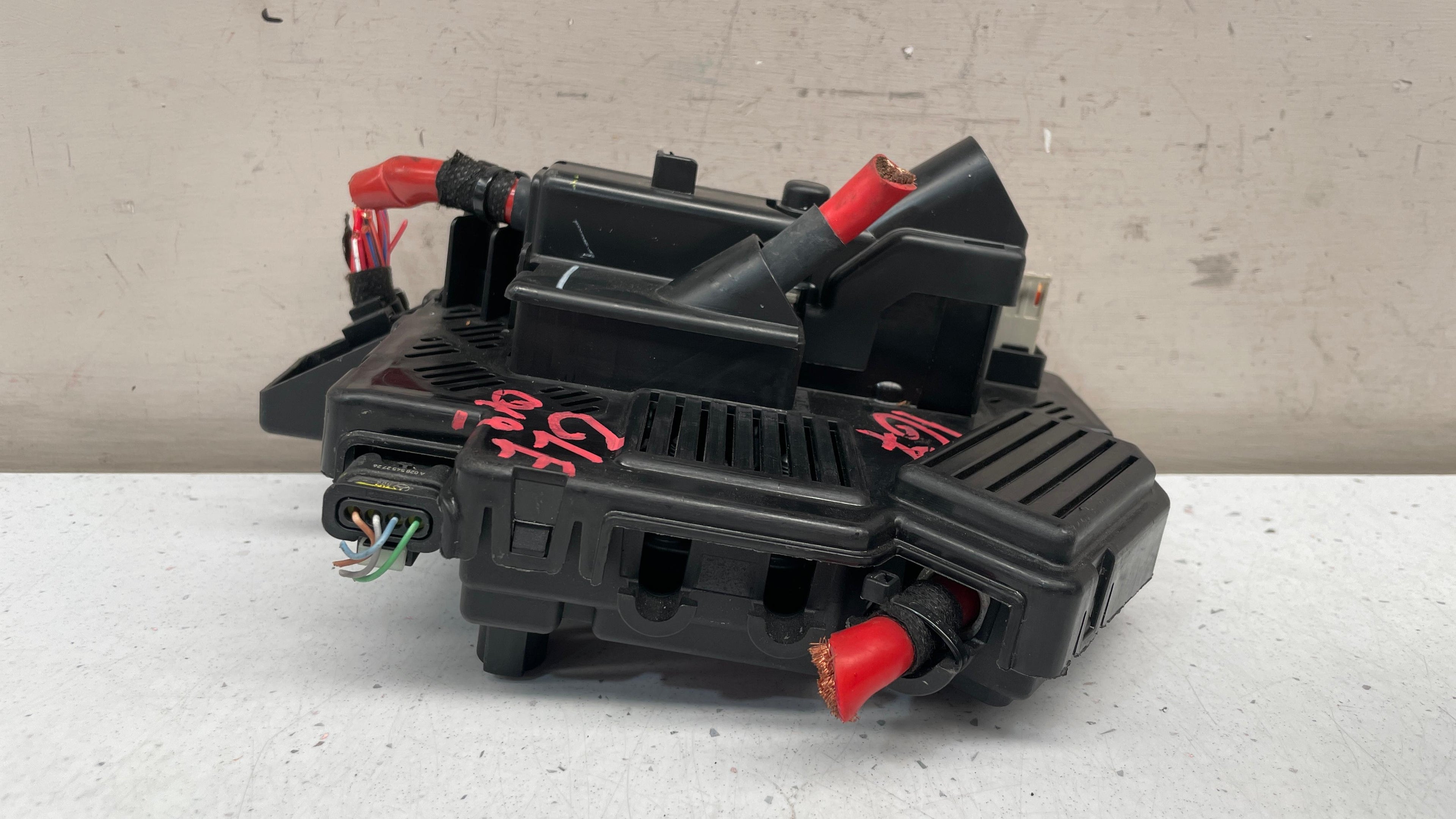 1675402434 MERCEDES W167  GENUINE FUSE BOX