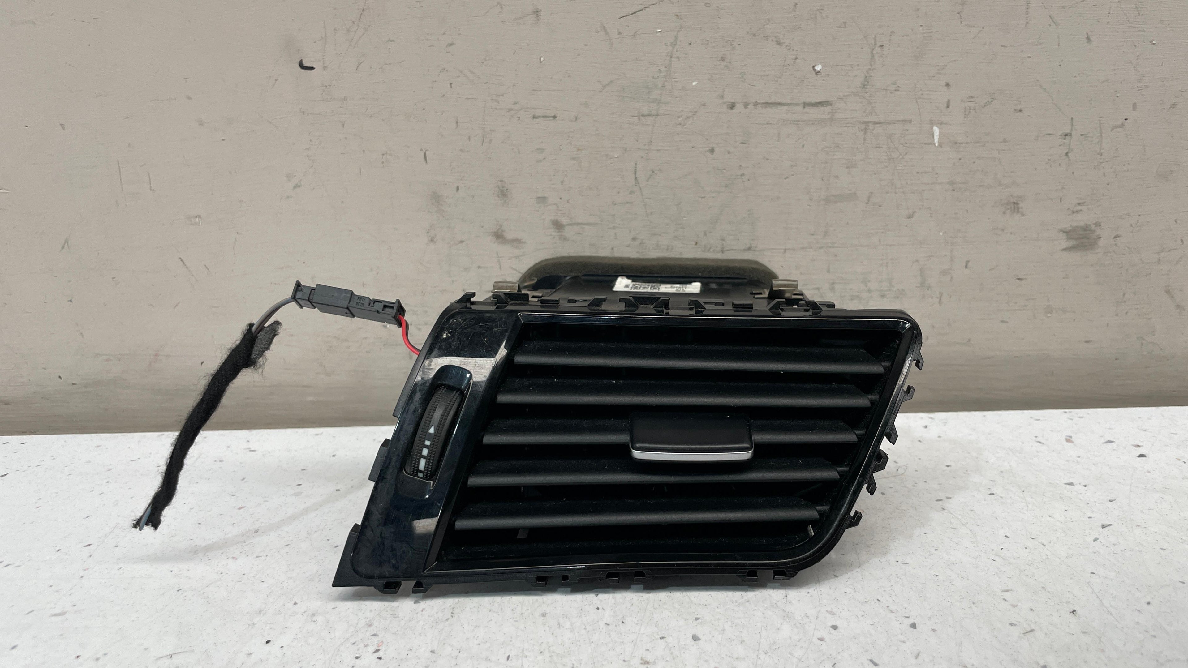A1668309200 MERCEDES GLE W166 DASHBOARD AIR VENT GRILL TRIM