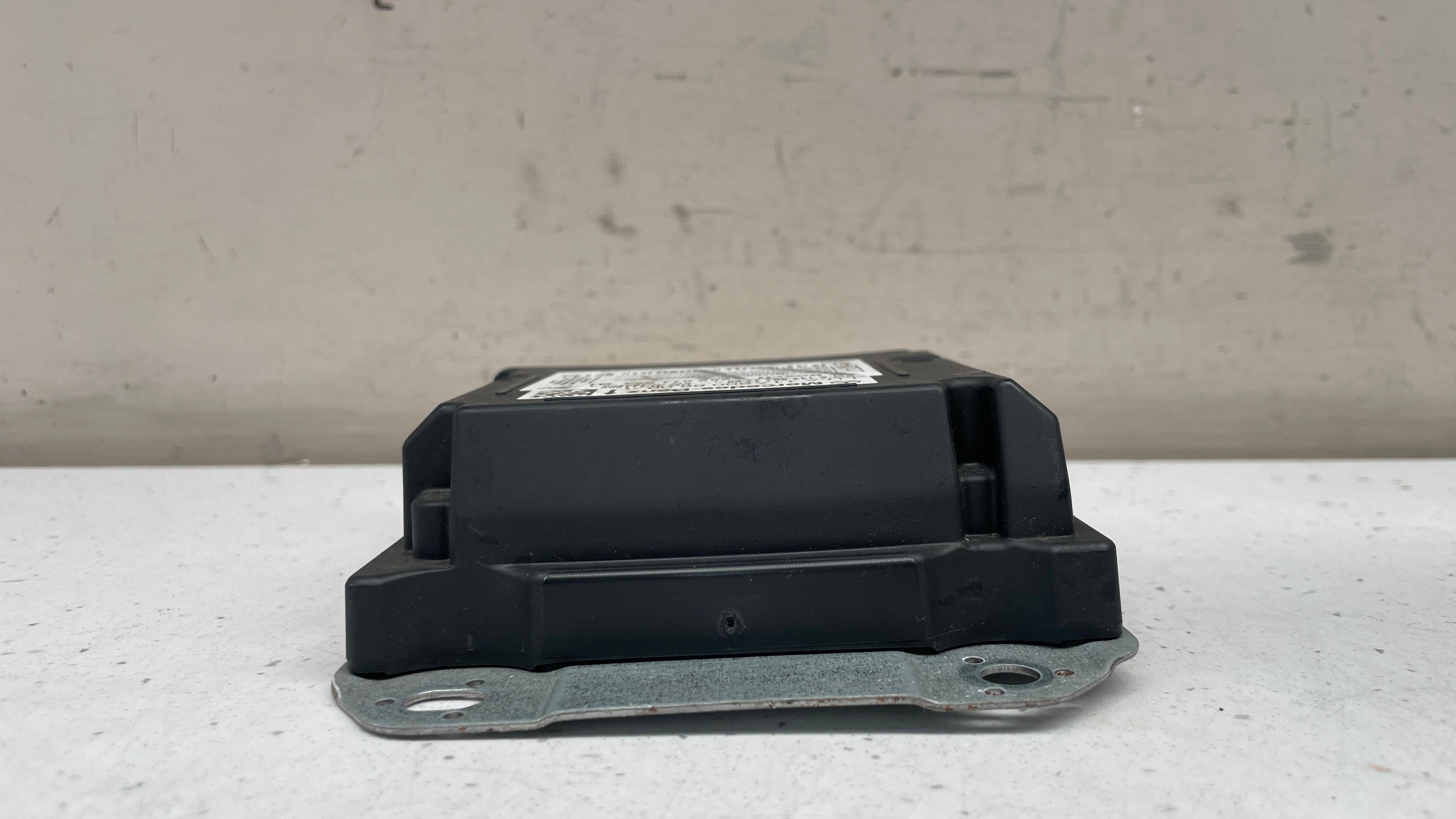 A1179008600 MERCEDES W176 SRS CONTROL UNIT
