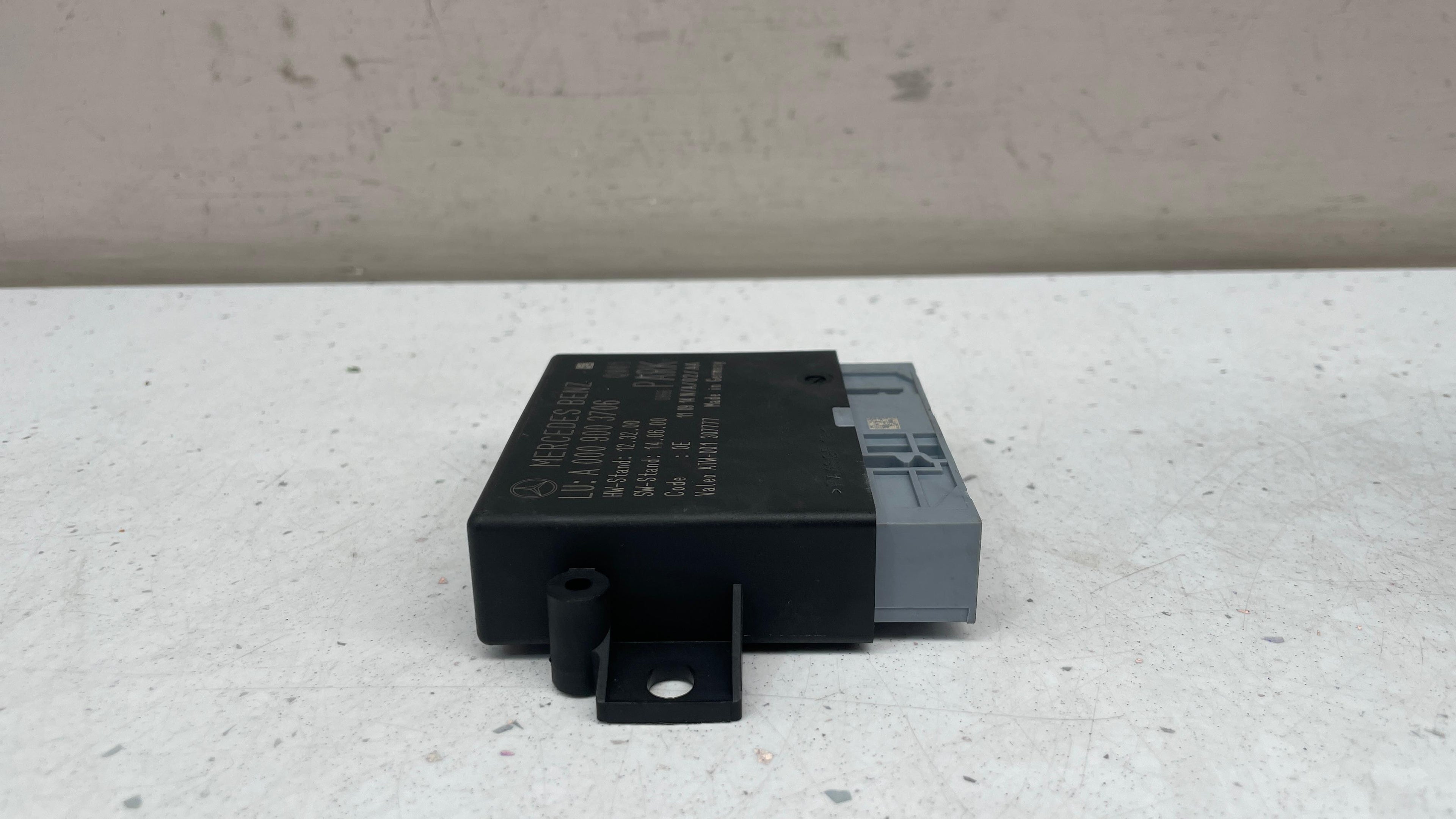 A0009003706 MERCEDES PARKING CONTROL MODULE UNIT