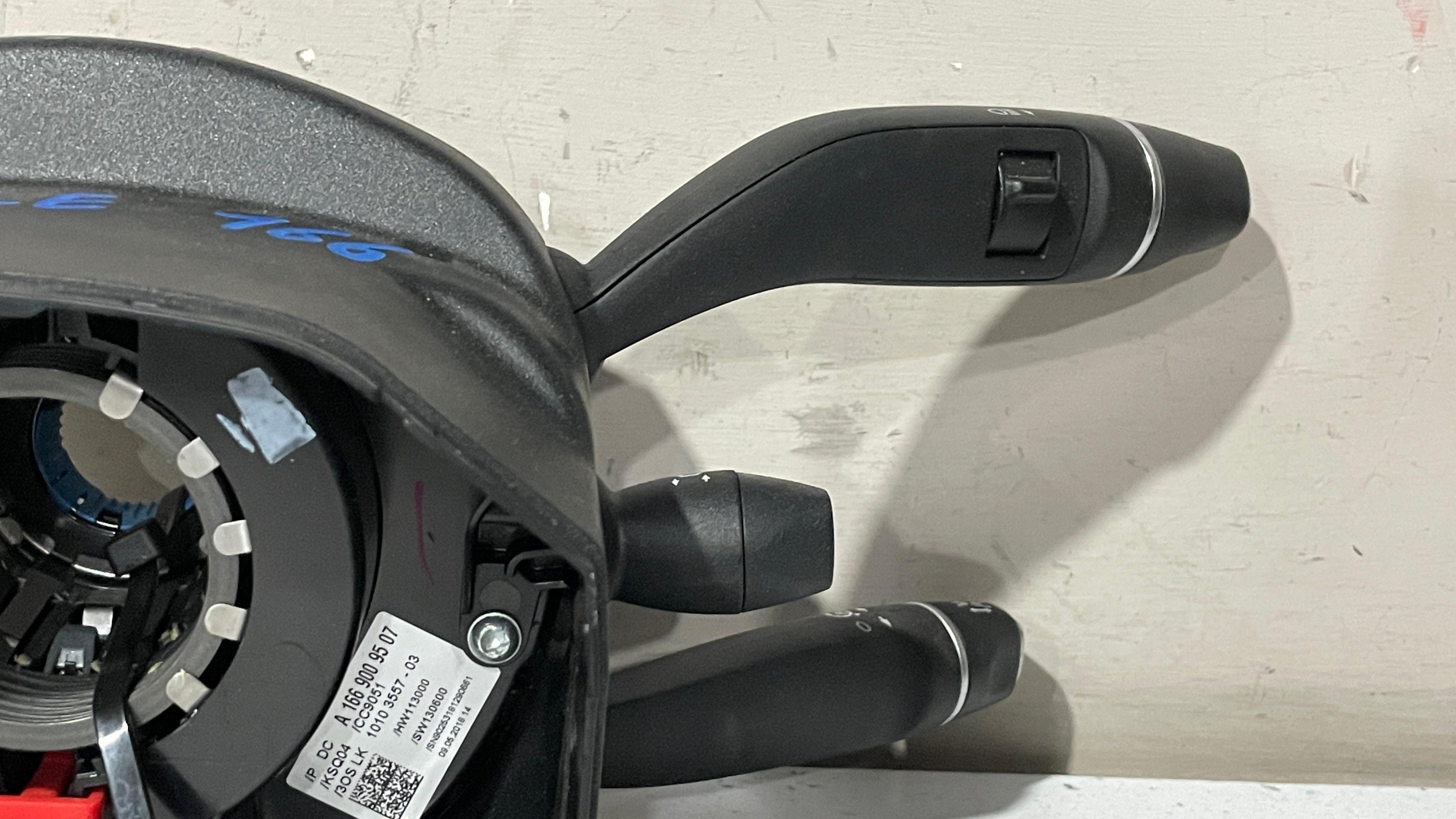 A1669009507 MERCEDES W166 STEERING WHEEL COLUMN SWITCH