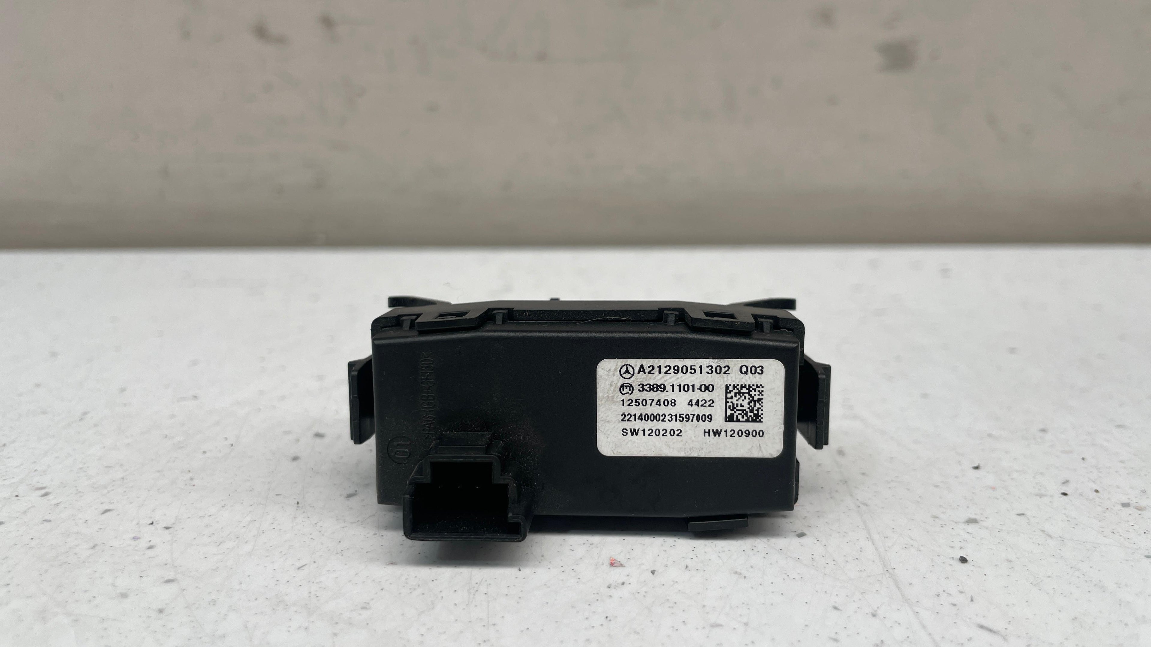 A2129051302 MERCEDES W212 ECO SPORT SWITCH BUTTON
