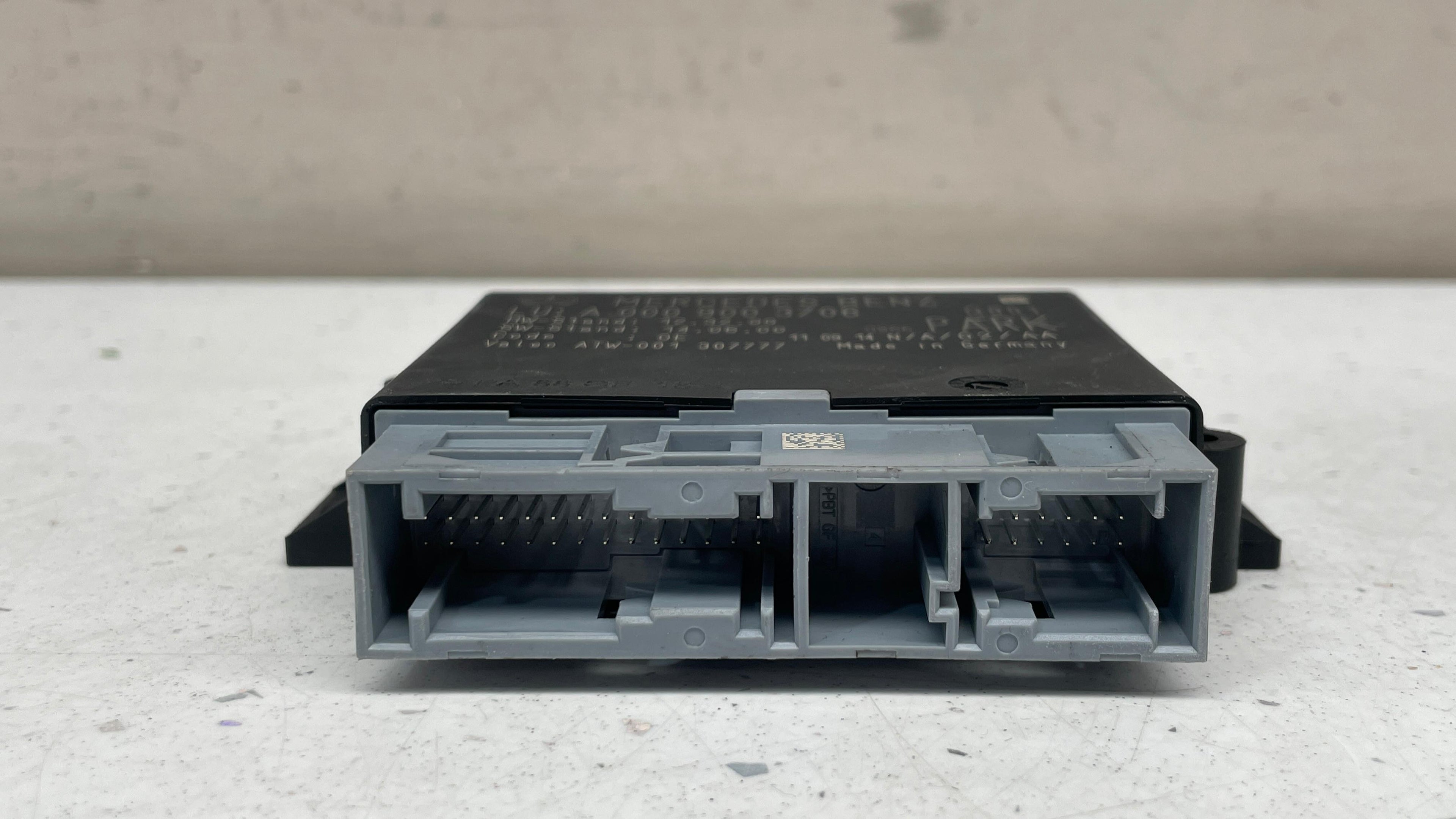 A0009003706 MERCEDES PARKING CONTROL MODULE UNIT