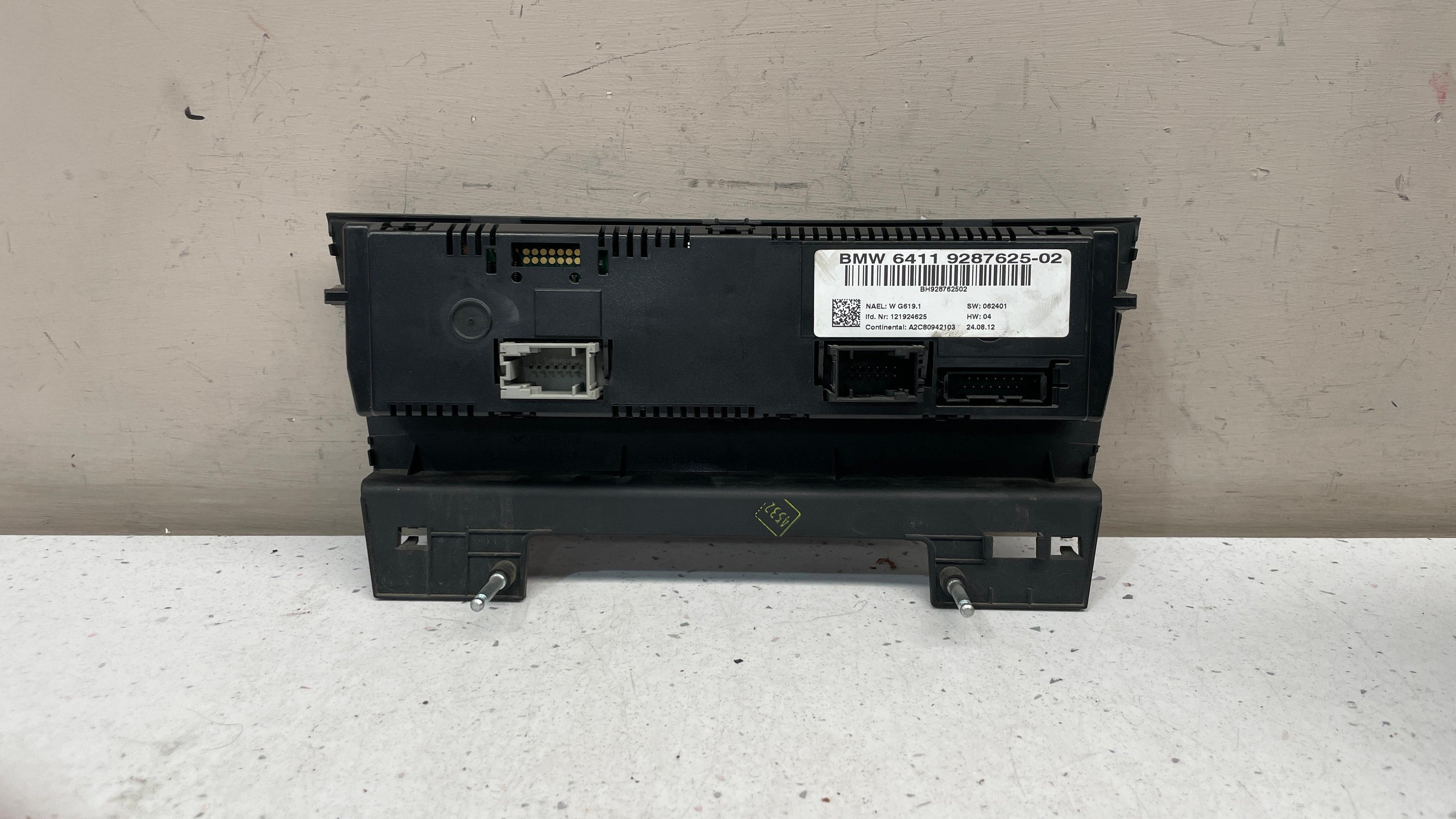 9287625-02 BMW X1 CONTROL PANEL HEATER AC