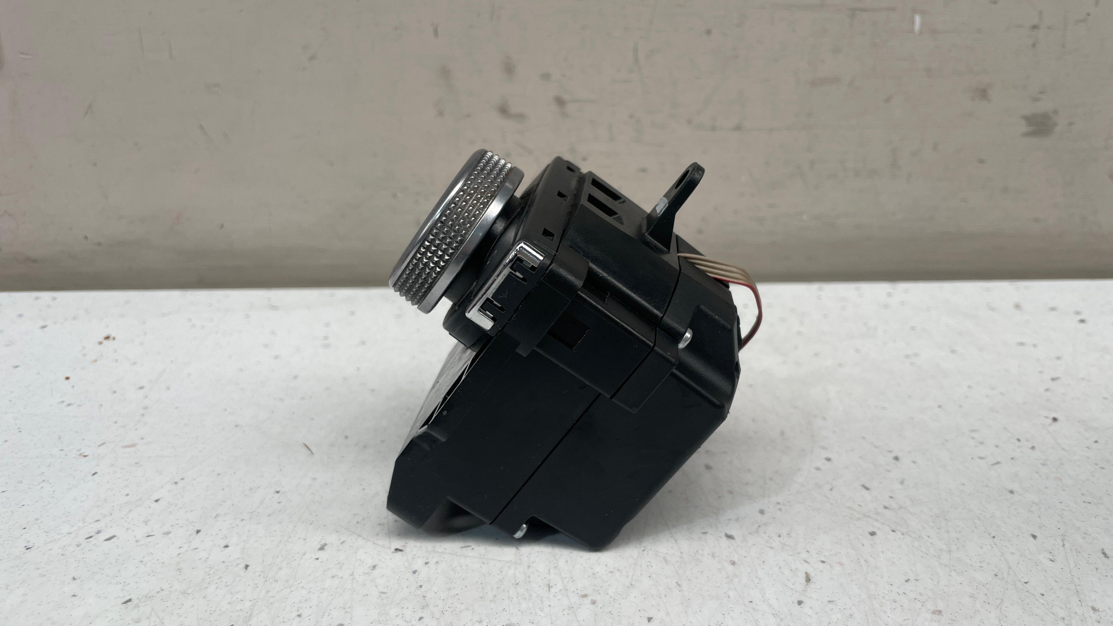 A2048708851 MERCEDES W204 NAVIGATION CONTROL COMMAND SWITCH