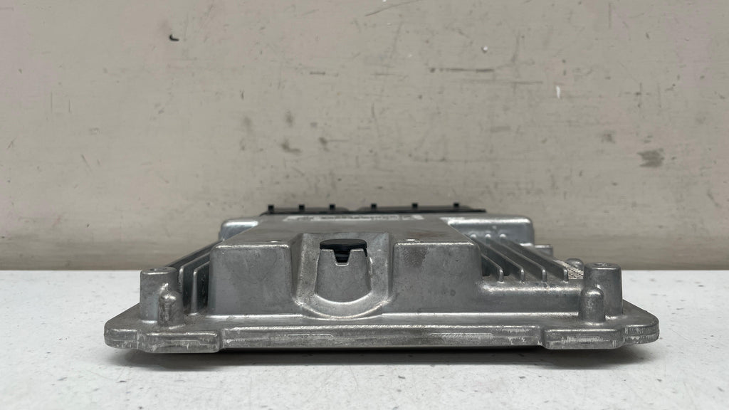 8582280-01 BMW F30 ENGINE CONTROL UNIT ECU