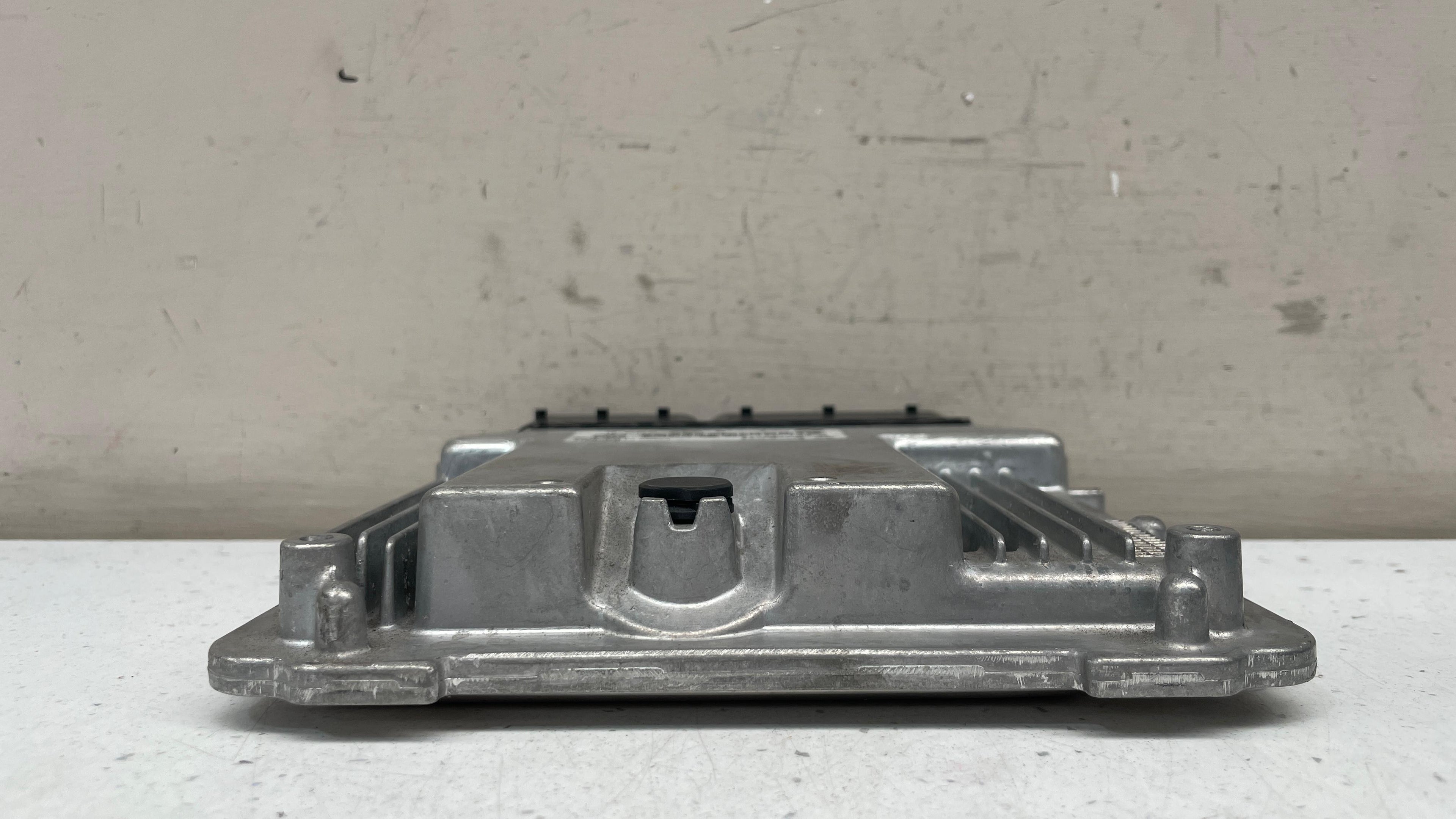 8582280-01 BMW F30 ENGINE CONTROL UNIT ECU